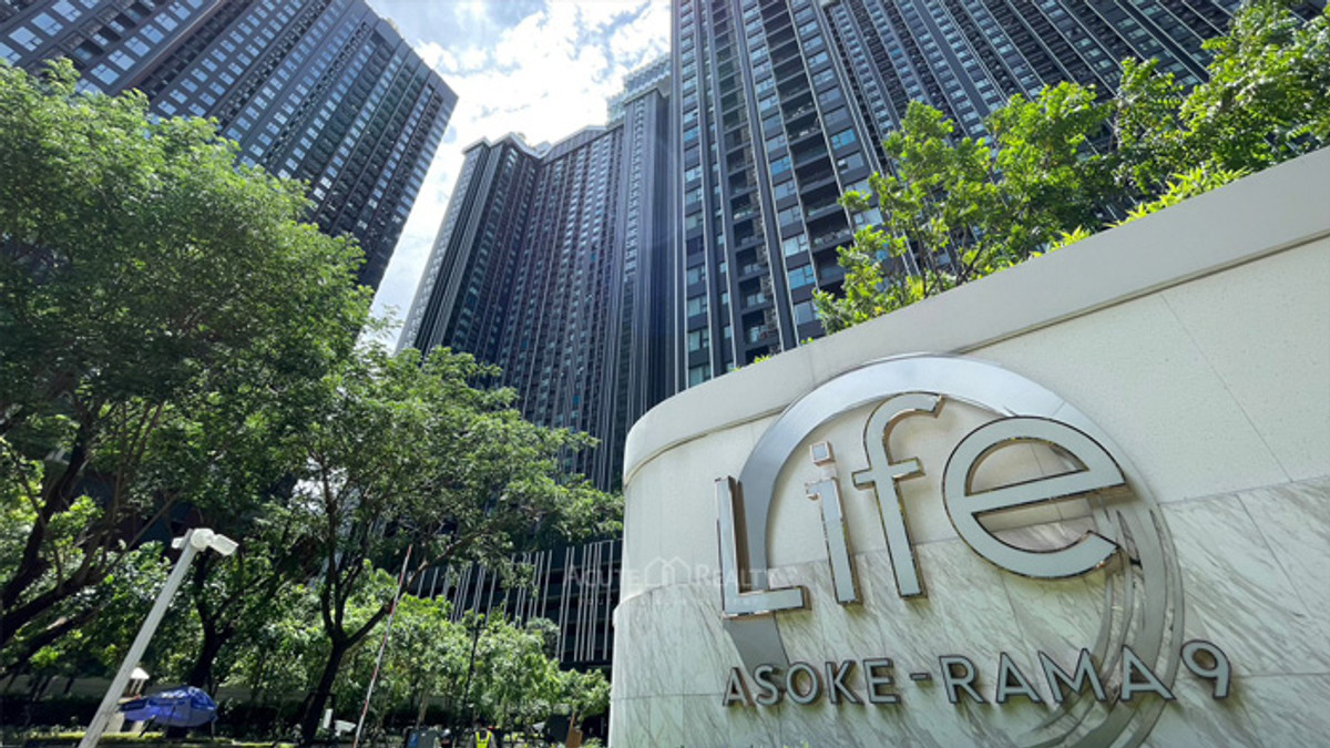 ให้เช่าคอนโดพระราม 9 เพชรบุรีตัดใหม่ RCA : ✨ ที่สุดของไลฟ์สไตล์ Life Asoke-Rama 9 ห้องสวย วิวสวนลอยฟ้า พักผ่อนระดับ 5 ดาวได้ทุกวัน 💕