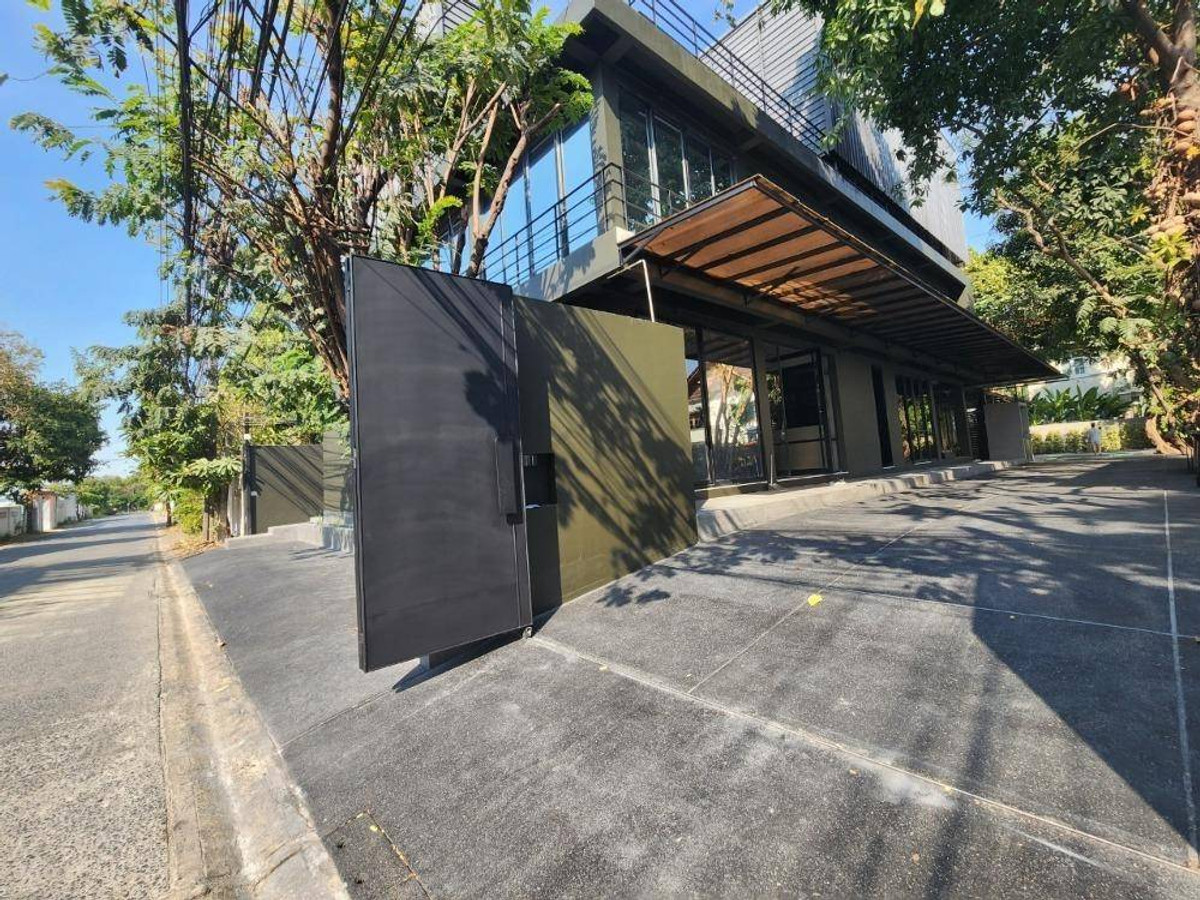 For RentHouseRatchadapisek, Huaikwang, Suttisan : Home office for rent, near Chandrakasem Rajabhat University, just 4 minutes.