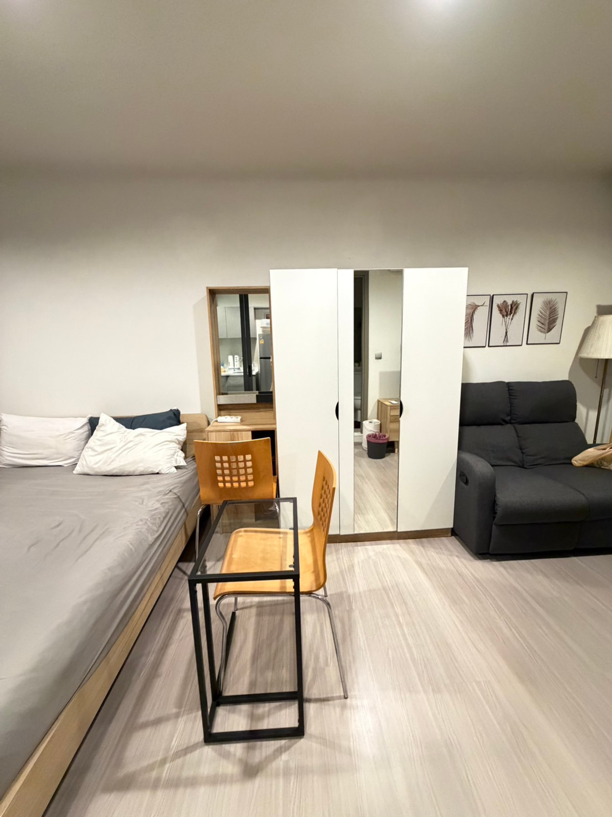 For RentCondoRama9, Petchburi, RCA : 🔥Condo for rent, fully furnished, high floor: Life Asoke Hype (Rama 9): near MRT Rama 9, just 300 meters.