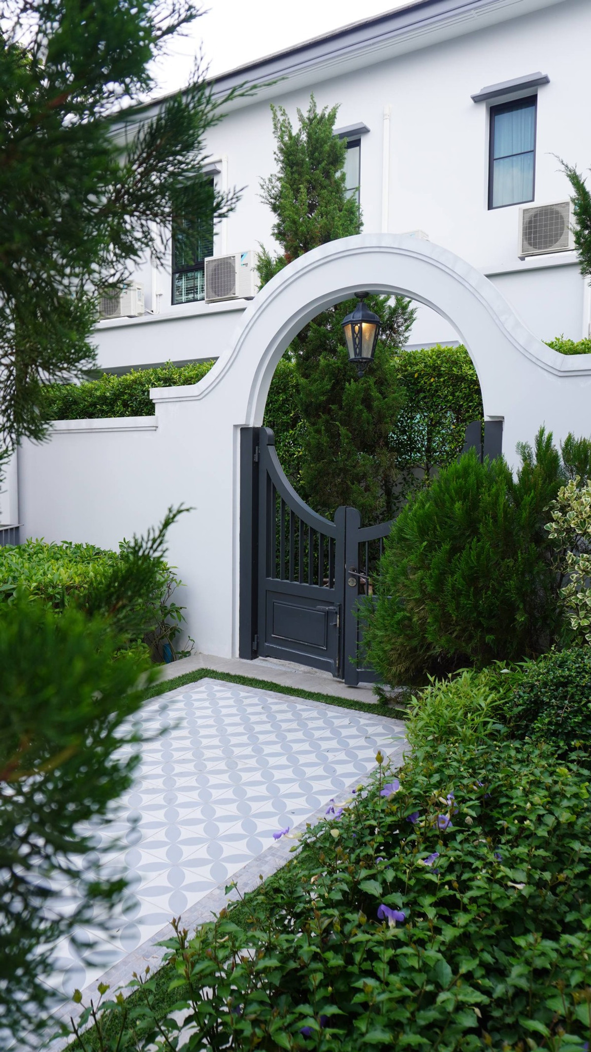 บ้านพัฒนาการ ศรีนครินทร์ : สัมผัสชีวิตระดับ Ultra Luxury ดีไซน์สวยสะกดตาตั้งแต่แรกเห็น นันทวัน พระราม 9 - กรุงเทพกรีฑา ขายและให้เช่า