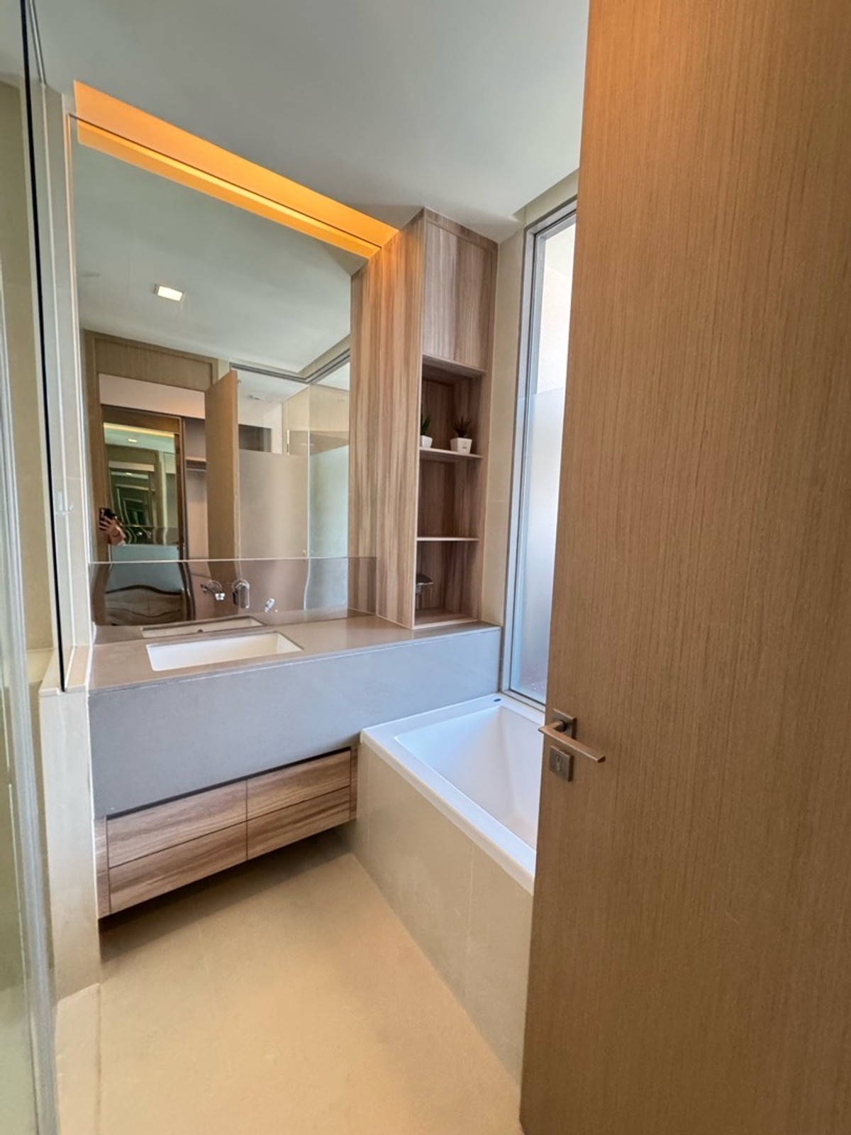 ให้เช่าคอนโดสุขุมวิท อโศก ทองหล่อ : The Esse Asoke 1 Bedroom 1 Bathroom 45 Sqm. Best Price!!