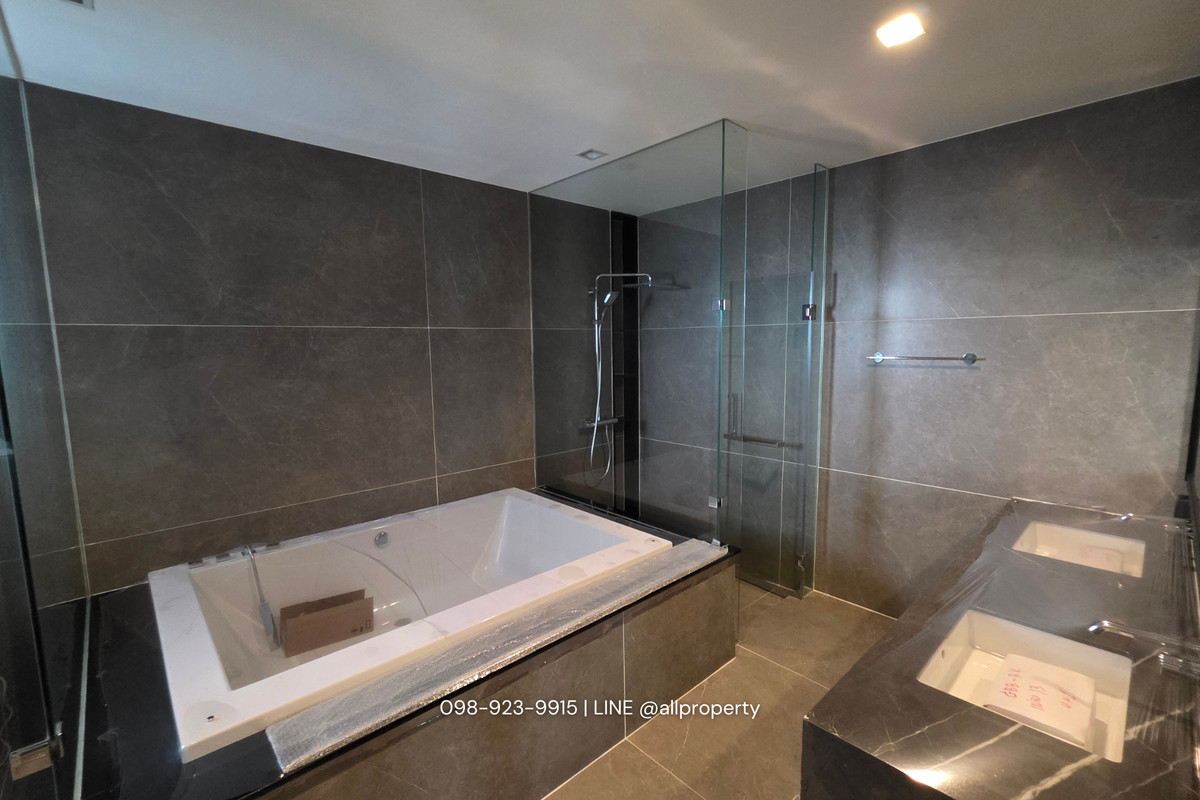 ขายบ้านเกษตร นวมินทร์ ลาดปลาเค้า : ขายคฤหาสน์หรู วิวพิเศษ DUOMO DE FLORENCE เพียงหลังเดียวเท่านั้นในโครงการ