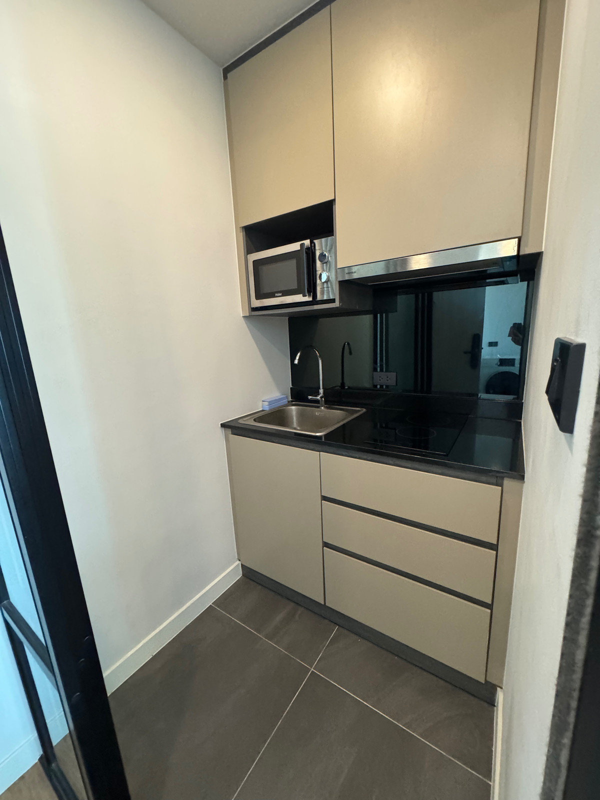 For RentCondoRama9, Petchburi, RCA : 🏢 Groove Rama 9 ✅ Available on 1 May 💳 Long-term Rent 12,900 THB/month 💳 Short-term Rent 15,000 THB/month 🚫 No Co-agent