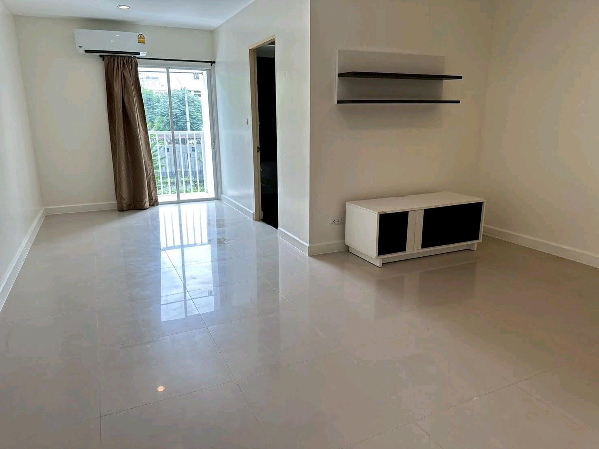 ให้เช่าคอนโดท่าพระ ตลาดพลู วุฒากาศ : ขาย-เช่า คอนโด Metro Park Sathorn | เมโทรพาร์ค สาทร-กัลปพฤกษ์ (เฟส3-2)
44.21 ตร.ม. | ตึก F  | ชั้น 2 
ราคาขาย: เพียง 2 ล้านบาท
ราคาเช่า: เดือนละ 7500 บาท 

รายละเอียดเพิ่มเติม
ที่ตั้ง : ถนน กัลปพฤกษ์ แขวงบางหว้า เขตภาษีเจริญ กรุงเทพมหานคร

ใกล้ : BTS บางห