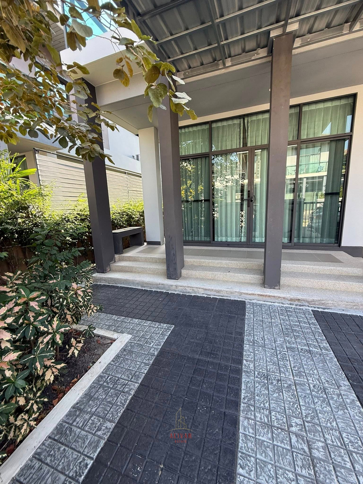 For RentHousePattanakan, Srinakarin : RH020626 For rent, 2-story detached house, 4 bedrooms at Setthasiri Pattanakarn.