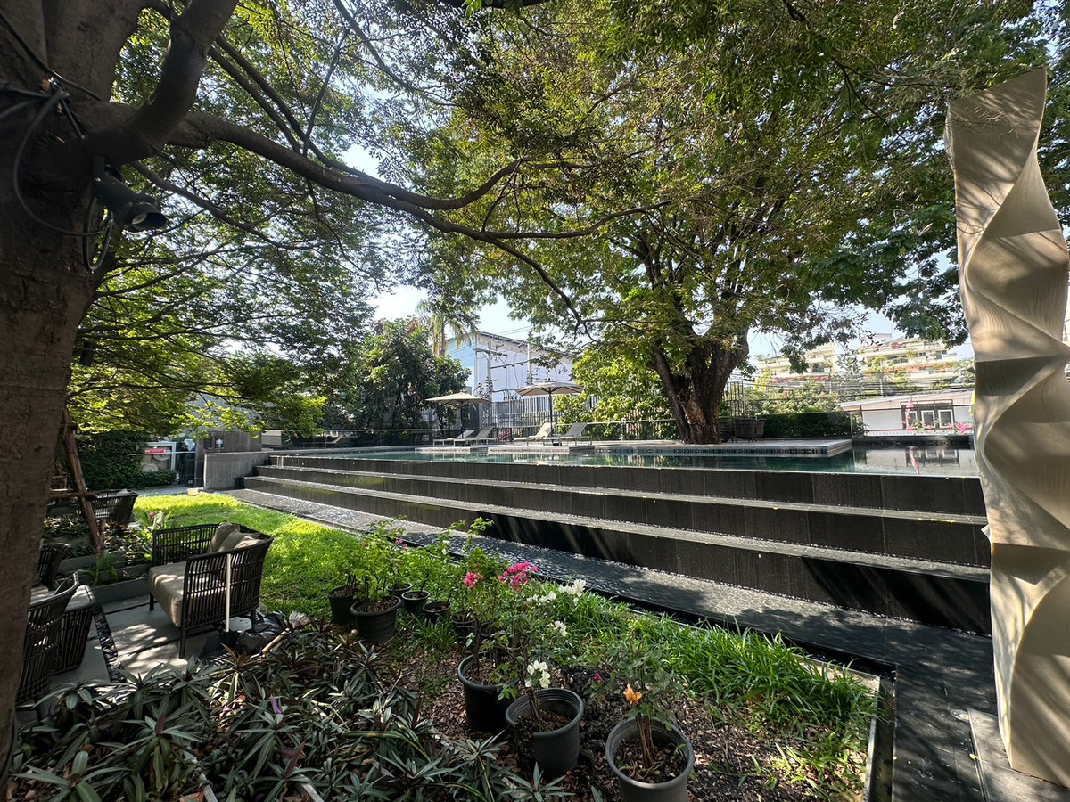 For RentTownhomeSukhumvit, Asoke, Thonglor : RH020526 For rent, 4-story townhouse, 4 bedrooms at Quarter 39, Sukhumvit 39, near BTS Phrom Phong.