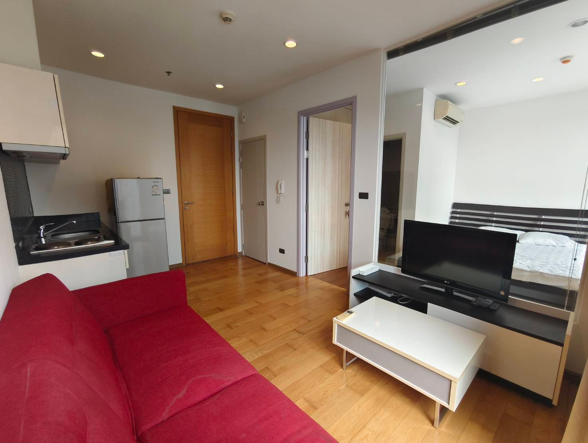 ให้เช่าคอนโดวงเวียนใหญ่ เจริญนคร : OMG2537  [ ฟิวส์ สาทร-ตากสิน ]  1 ห้องนอน สวย ติด BTS วงเวียนใหญ่ - ให้เช่า 8 มี.ค. 69