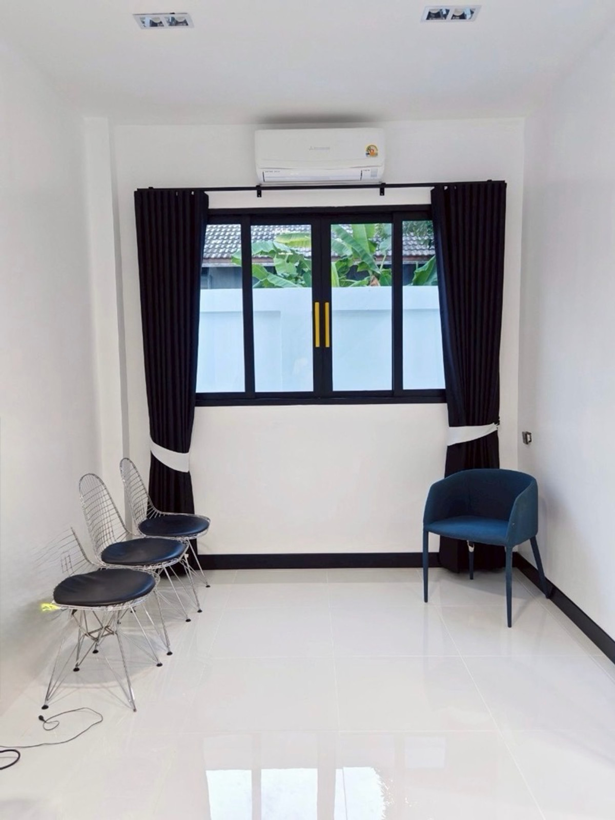 ทาวน์โฮมเลียบทางด่วนรามอินทรา : ให้เช่า / ขายบ้านเดี่ยว 3 ชั้น Town in Town บ้านสร้างใหม่ หลังมุมเป็นส่วนตัว พื้นที่ใช้สอย 310 ตร.ม ใกล้ทางด่วน