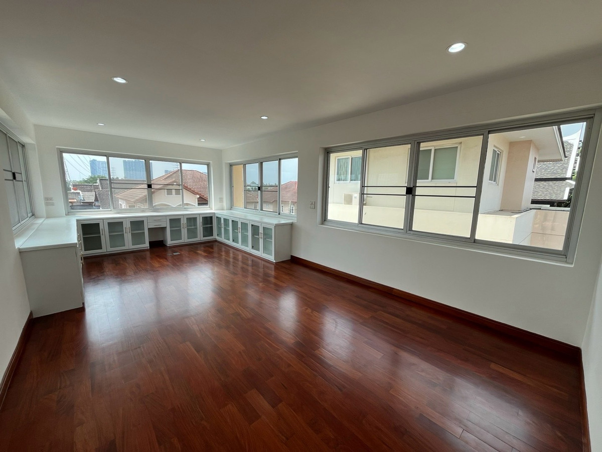 For SaleHouseBang Sue, Wong Sawang, Tao Pun : For sale, 3-story detached house, completely renovated @ Prachachuen, Wong Sawang, Bang Sue, quality materials, elegant design, meets the needs of city people, near department stores. Its all done here, in one place.