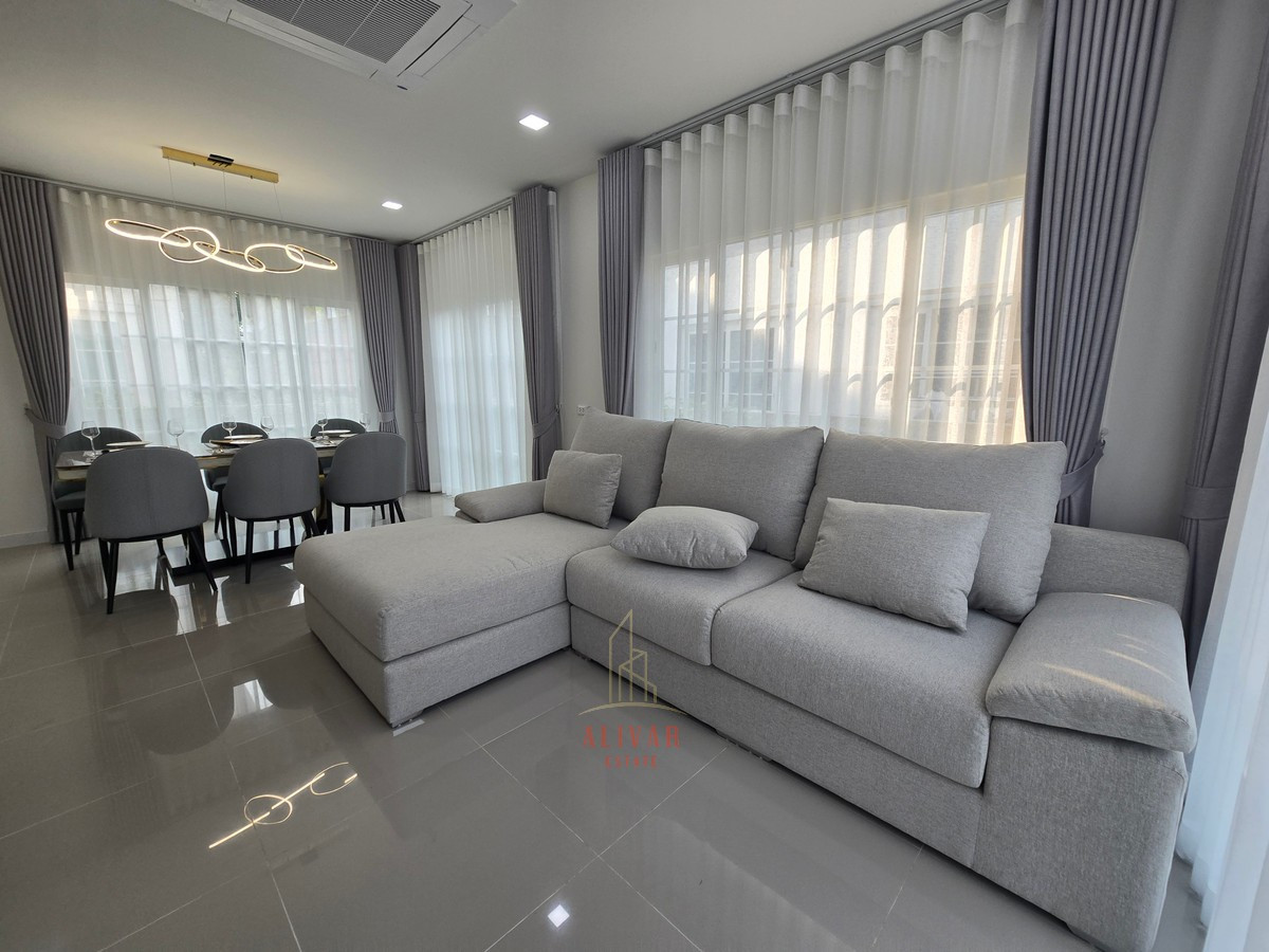 For RentHouseSamut Prakan,Samrong : RH020926 For rent, 2-story detached house, 4 bedrooms at Golden Neo Sukhumvit Lasalle (Sukhumvit 113) near BTS Samrong.