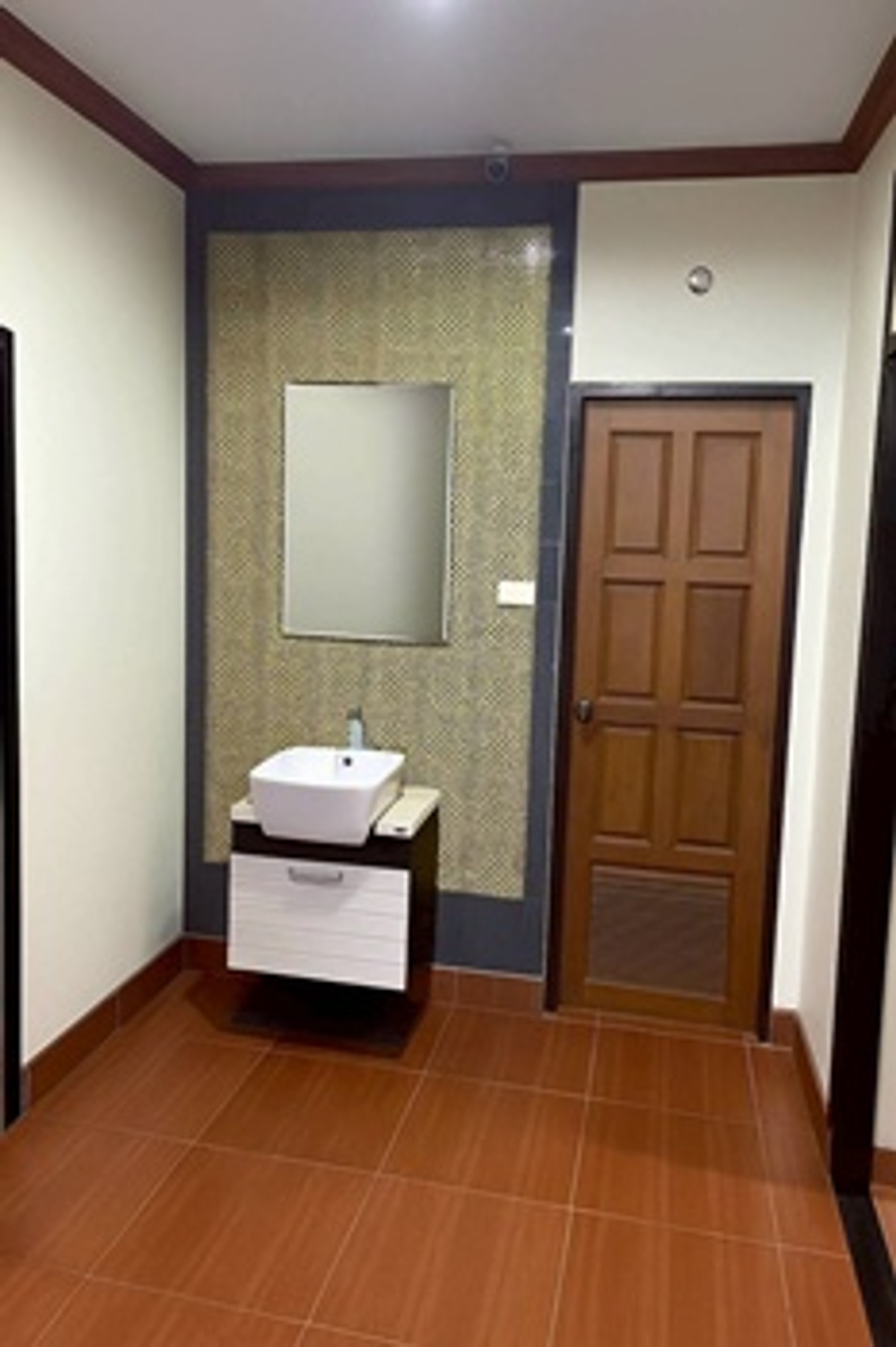 ขายโฮมออฟฟิศพัทยา บางแสน ชลบุรี สัตหีบ : โฮมออฟฟิศ 3 ชั้น (รวมชั้นดาดฟ้า) เนื้อที่ 82 ตารางวา อ.บ้านบึง จ.ชลบุรี ราคา 15,500,000 บาท