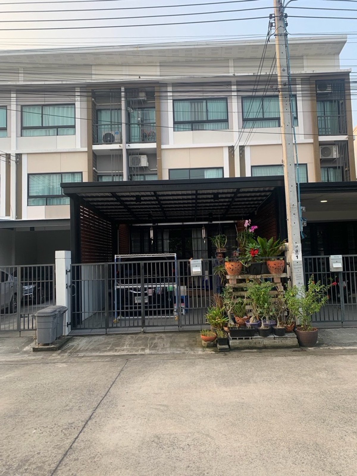 ขายทาวน์โฮมวิภาวดี ดอนเมือง หลักสี่ : ขายขาดทุนทาวน์โฮมบ้านพาทิโอ วิภาวดี-สรงประภา ติดถนนเมนหลัก 