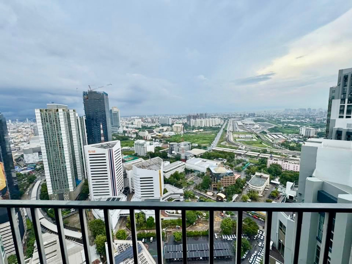 ขายคอนโดพระราม 9 เพชรบุรีตัดใหม่ RCA : ขายคอนโดหรูชั้นสูง วิวเมืองสวย ใจกลางพระราม 9 ที่ Belle Grand Rama 9 พร้อมวิวชั้น 39 ที่โปร่ง โล่ง และเป็นส่วนตัว เหมาะทั้งอยู่อาศัยเองหรือซื้อเพื่อการลงทุน