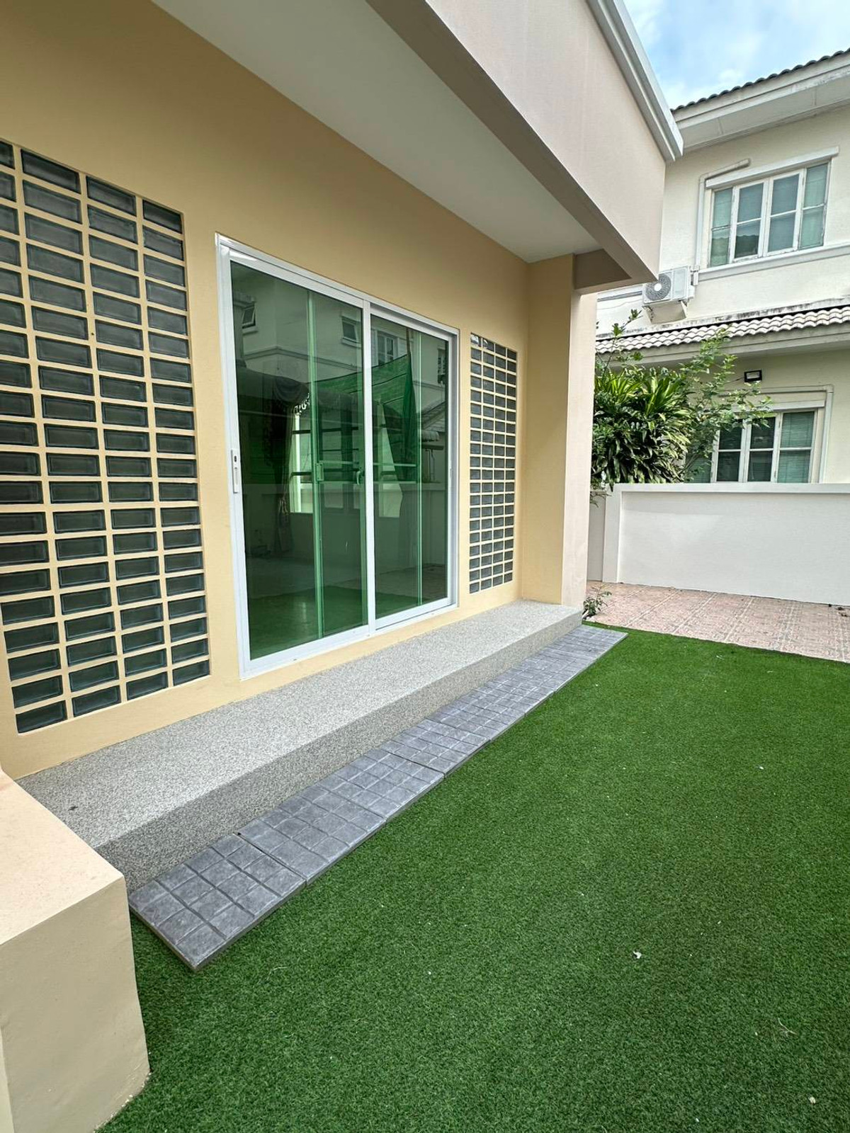 ให้เช่าบ้านสมุทรปราการ สำโรง : ปล่อยเช่าบ้านเดี่ยว นันทวัน ศรีนครินทร์ ทำเลทองติดถนนใหญ่ ใกล้ห้าง เดินทางสะดวกครบวงจร