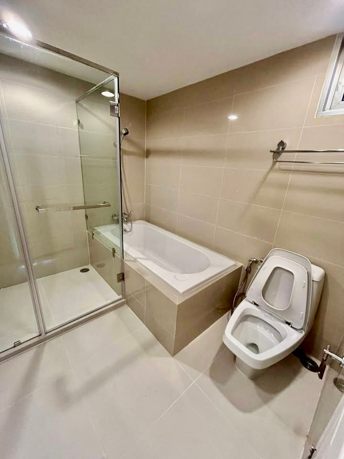 ขายคอนโดพระราม 9 เพชรบุรีตัดใหม่ RCA : ขายคอนโดหรูชั้นสูง วิวเมืองสวย ใจกลางพระราม 9 ที่ Belle Grand Rama 9 พร้อมวิวชั้น 39 ที่โปร่ง โล่ง และเป็นส่วนตัว เหมาะทั้งอยู่อาศัยเองหรือซื้อเพื่อการลงทุน