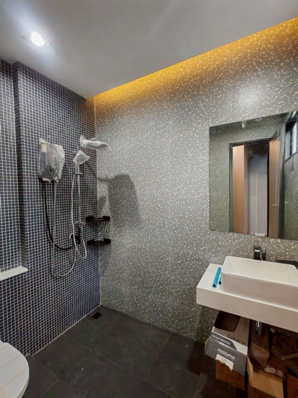 ทาวน์โฮมเลียบทางด่วนรามอินทรา : ให้เช่า / ขายบ้านเดี่ยว 3 ชั้น Town in Town บ้านสร้างใหม่ หลังมุมเป็นส่วนตัว พื้นที่ใช้สอย 310 ตร.ม ใกล้ทางด่วน