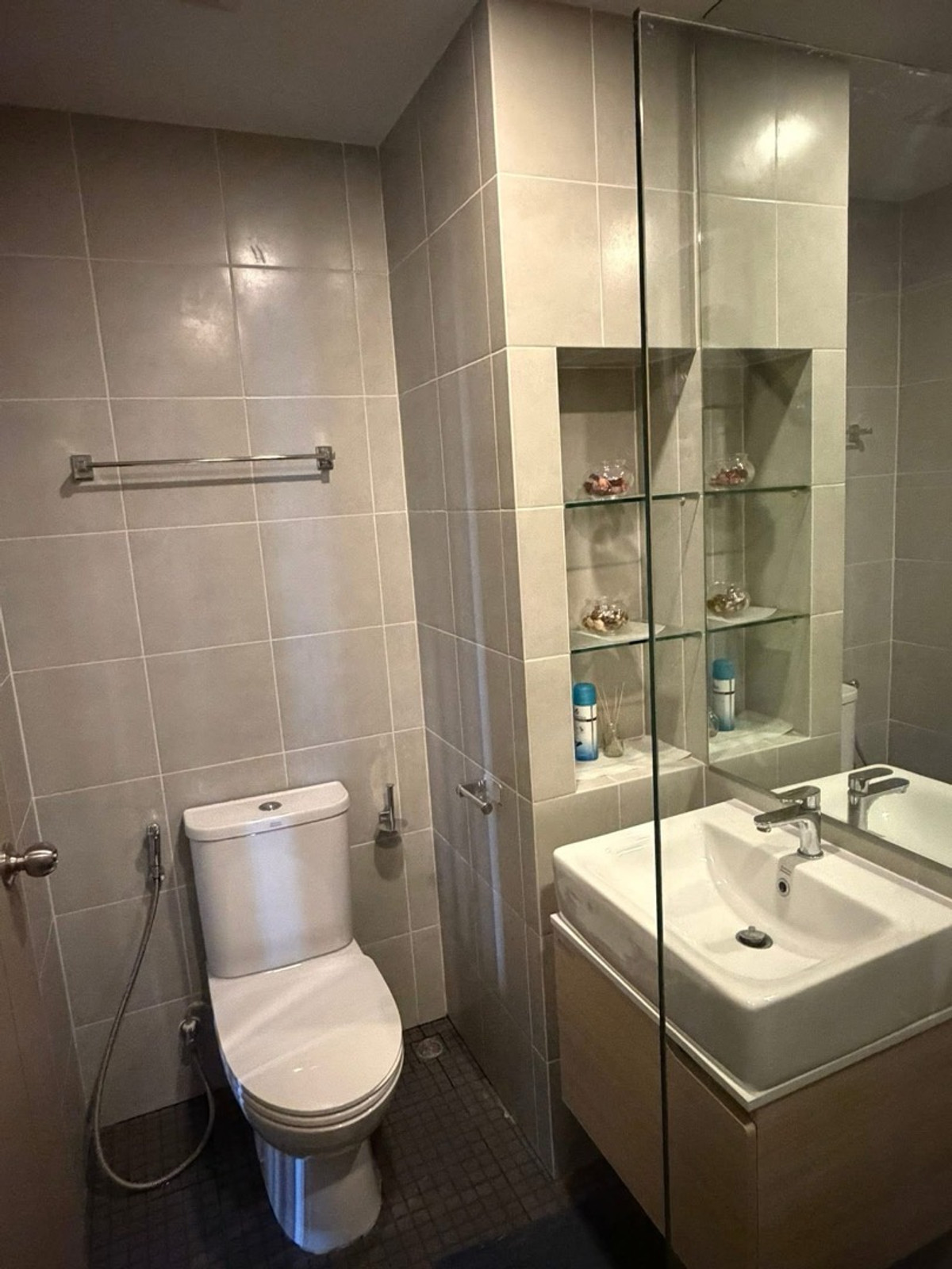 For RentCondoBangna, Bearing, Lasalle : 🏢 IDEO O2 | Condo for Rent (next to BTS Bangna 250 m.) Building C Studio 27 sq m.
💵 Rent 11,000 baht/month
📞Phat: 064-642-8664
📞Nui: 094-624-2014