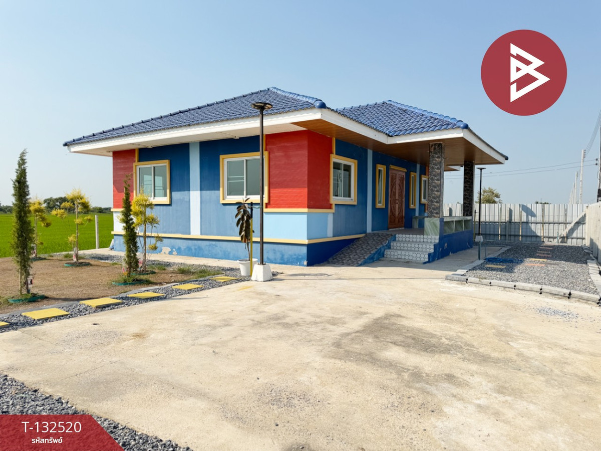 For SaleLandAyutthaya : Land for sale with one-story detached house, area 100 sq m, Lat Bua Luang, Phra Nakhon Si Ayutthaya, rice field view.