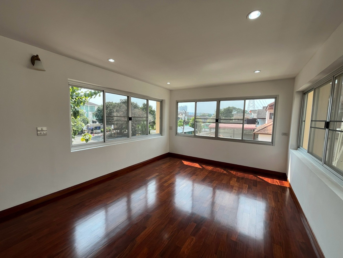 For SaleHouseBang Sue, Wong Sawang, Tao Pun : For sale, 3-story detached house, completely renovated @ Prachachuen, Wong Sawang, Bang Sue, quality materials, elegant design, meets the needs of city people, near department stores. Its all done here, in one place.