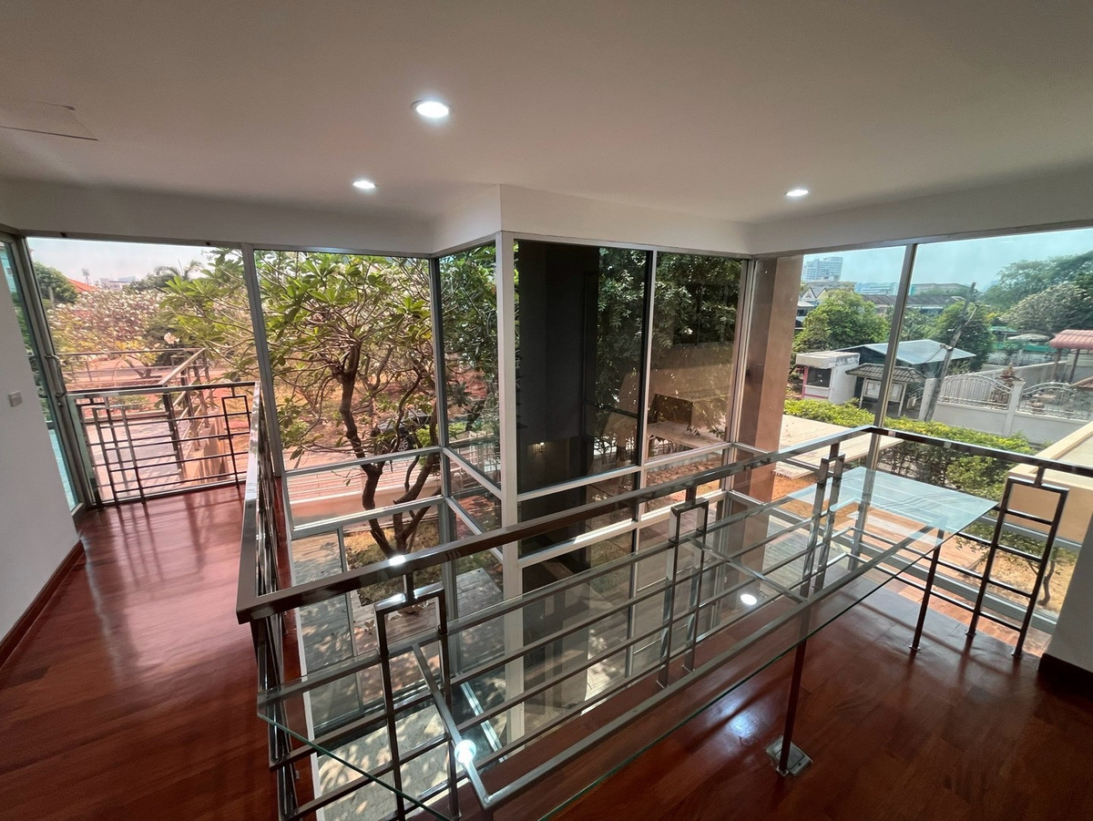 For SaleHouseBang Sue, Wong Sawang, Tao Pun : For sale, 3-story detached house, completely renovated @ Prachachuen, Wong Sawang, Bang Sue, quality materials, elegant design, meets the needs of city people, near department stores. Its all done here, in one place.