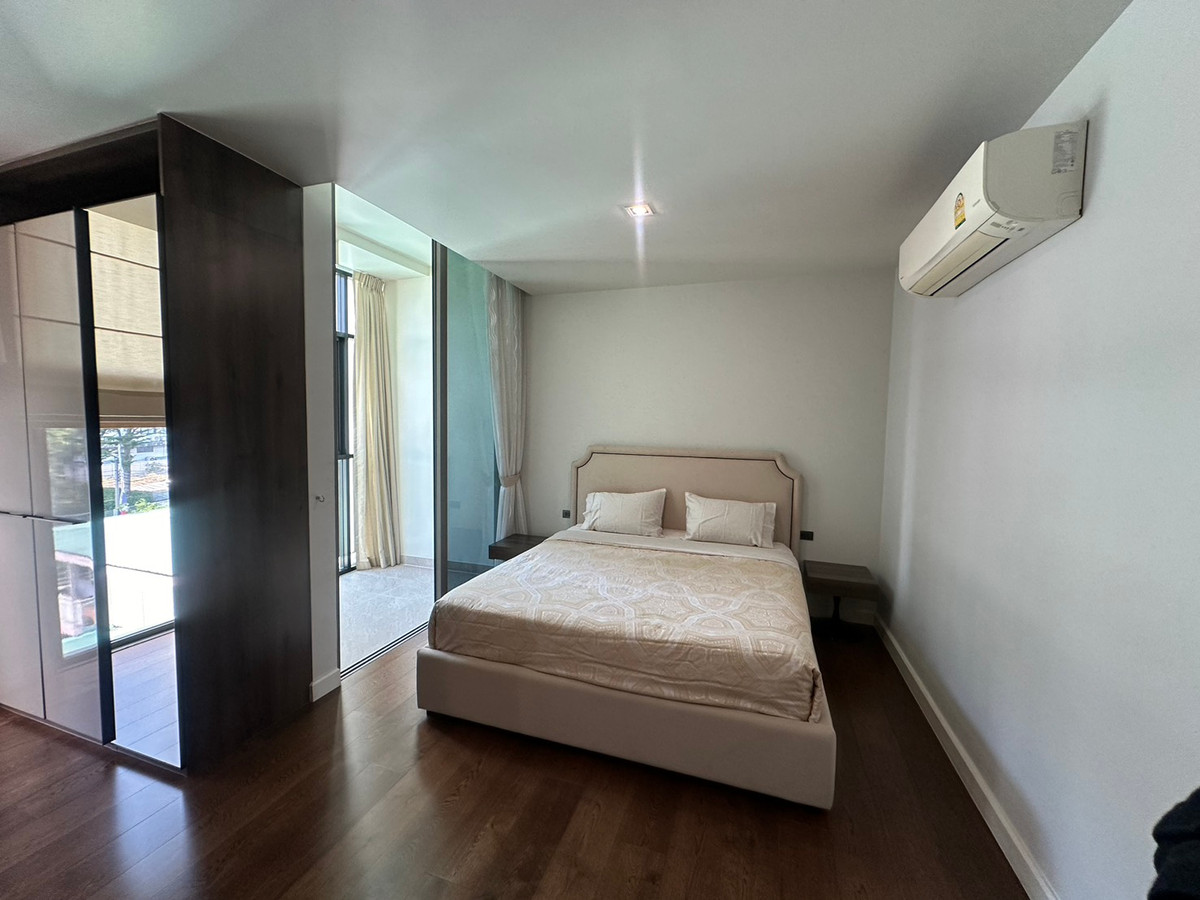 For RentTownhomeSukhumvit, Asoke, Thonglor : RH020526 For rent, 4-story townhouse, 4 bedrooms at Quarter 39, Sukhumvit 39, near BTS Phrom Phong.