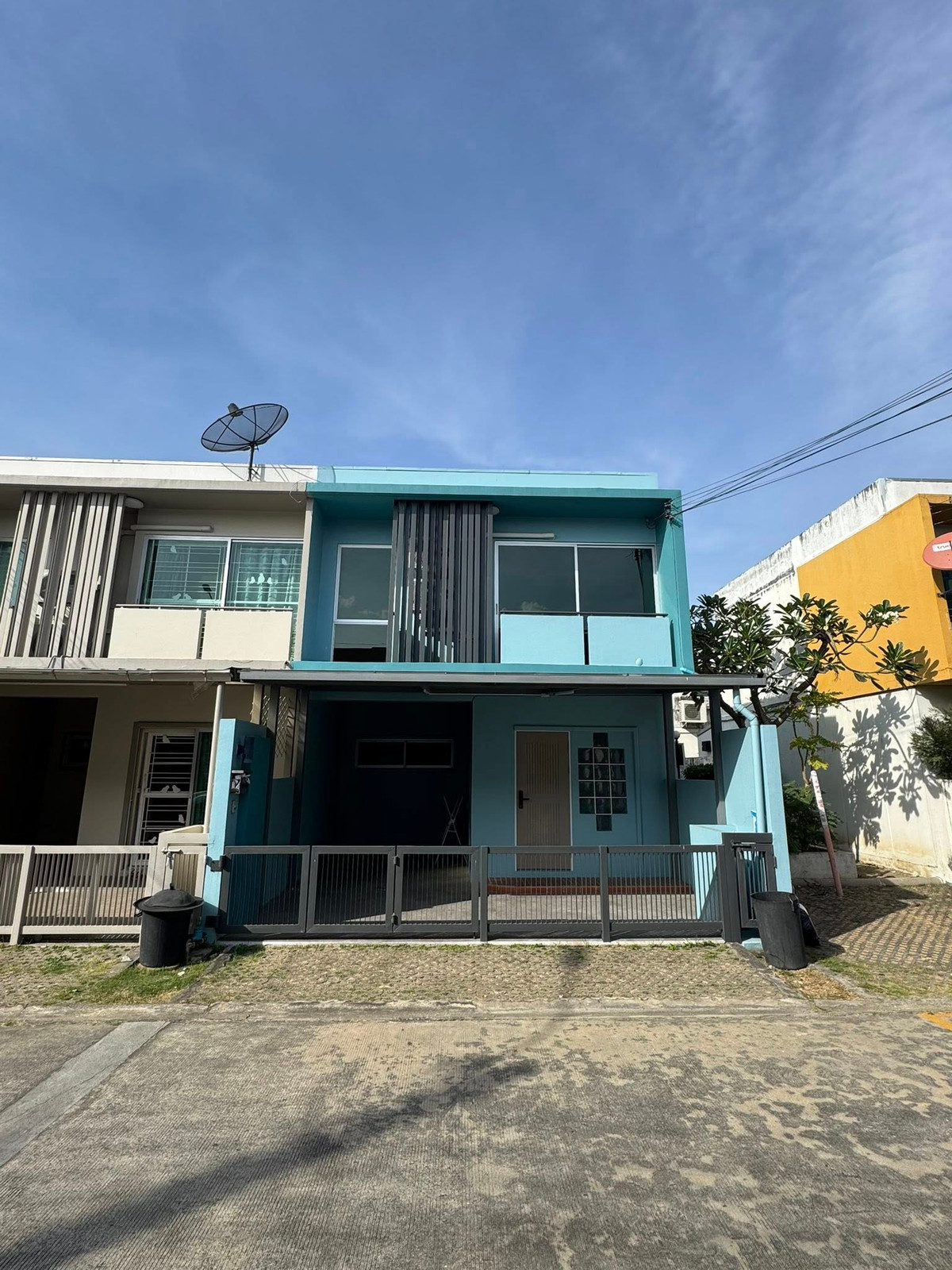 For RentTownhomeChokchai 4, Ladprao 71, Ladprao 48, : Townhome for rent, 2 floors, corner room, The Plan Project, Lat Phrao 71, air conditioned, fully furnished. There are 3 bedrooms, 2 bathrooms. Rental price 25,000 baht per month.