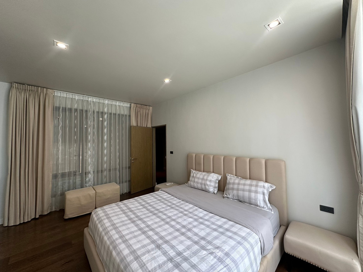 For RentTownhomeSukhumvit, Asoke, Thonglor : RH020526 For rent, 4-story townhouse, 4 bedrooms at Quarter 39, Sukhumvit 39, near BTS Phrom Phong.