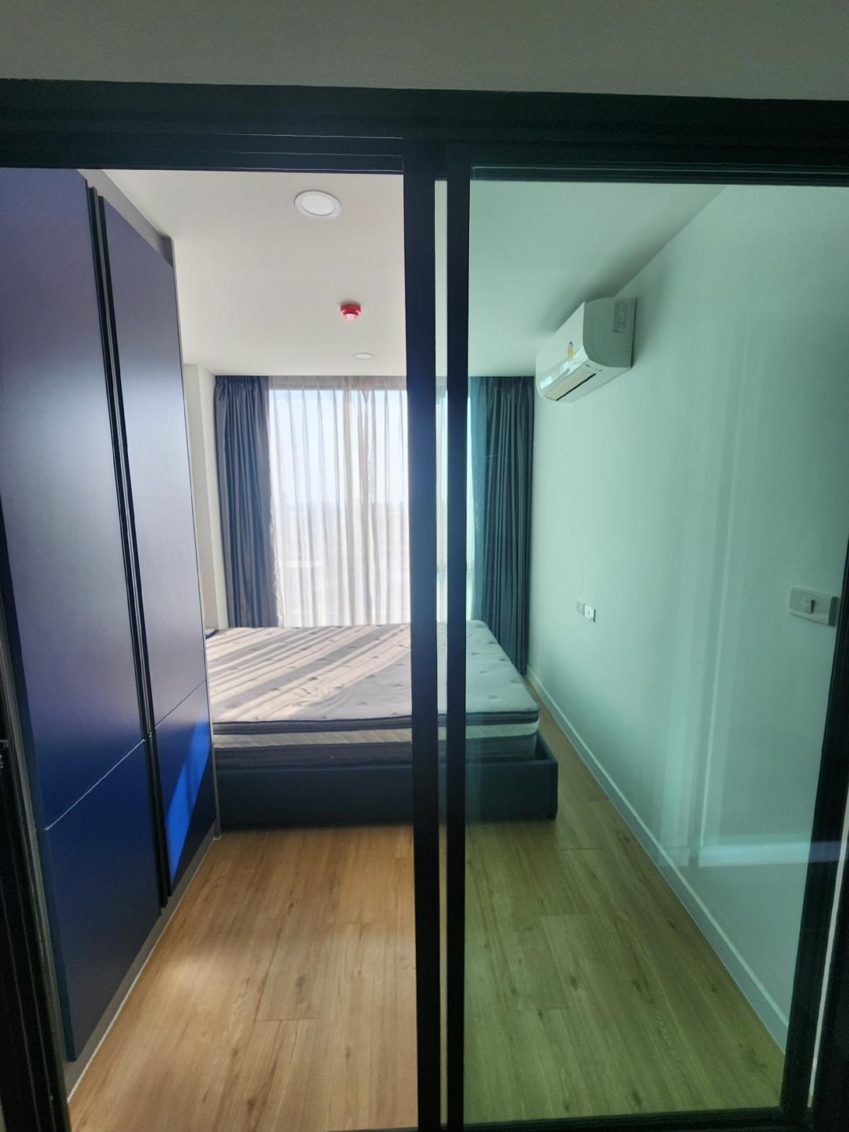 For RentCondoPathum Thani,Rangsit, Thammasat : ✅ For rent attitude​ BU​ 9,000/month​ 28 sq m, Building C, 7th floor, separate kitchen, near the balcony.