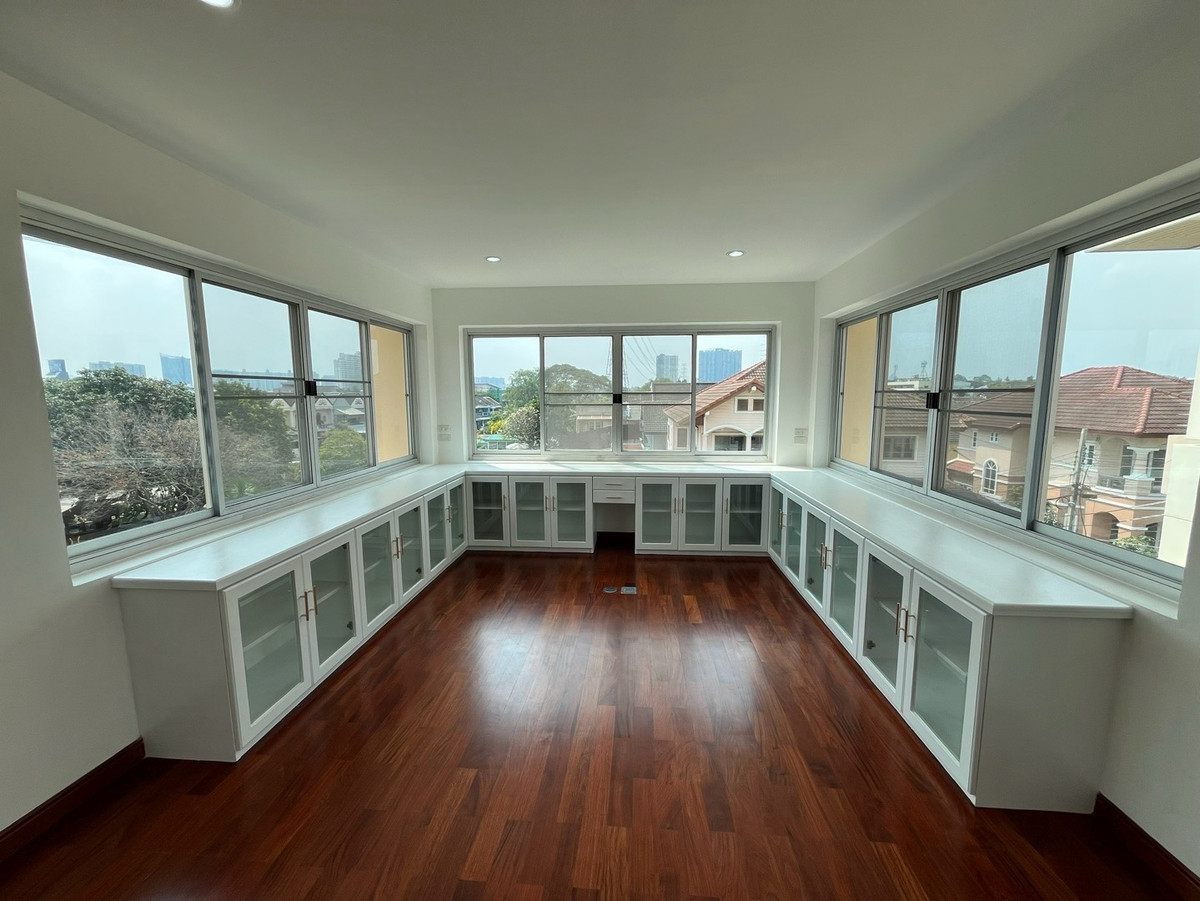 For SaleHouseBang Sue, Wong Sawang, Tao Pun : For sale, 3-story detached house, completely renovated @ Prachachuen, Wong Sawang, Bang Sue, quality materials, elegant design, meets the needs of city people, near department stores. Its all done here, in one place.