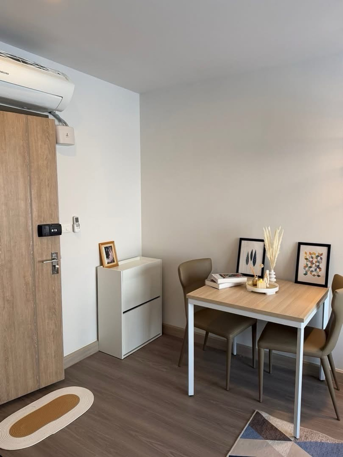 For RentCondoBangna, Bearing, Lasalle : 🏢 IDEO O2 | Condo for Rent (next to BTS Bangna 250 m.) Building C Studio 27 sq m.
💵 Rent 11,000 baht/month
📞Phat: 064-642-8664
📞Nui: 094-624-2014