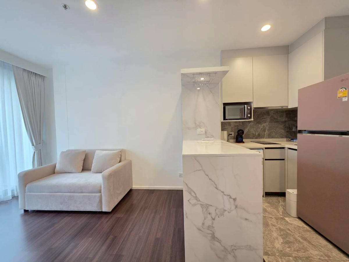 For RentCondoOnnut, Udomsuk : Newly decorated room, 46 sq m, large room, 1 bedroom, 1 office room, rare site, garden view.