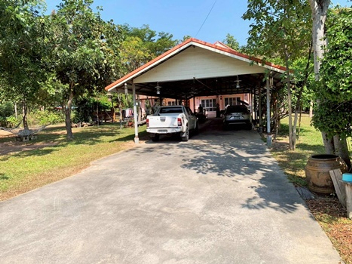 ขายบ้านโคราช นครราชสีมา : บ้านพร้อมที่ดินขนาดใหญ่ 1 ไร่ 3 งาน 97.9 ตารางวา (รวม 797.9 ตารางวา) ในตำบลจอหอ เมืองนครราชสีมา ราคา 15,000,000 บาท