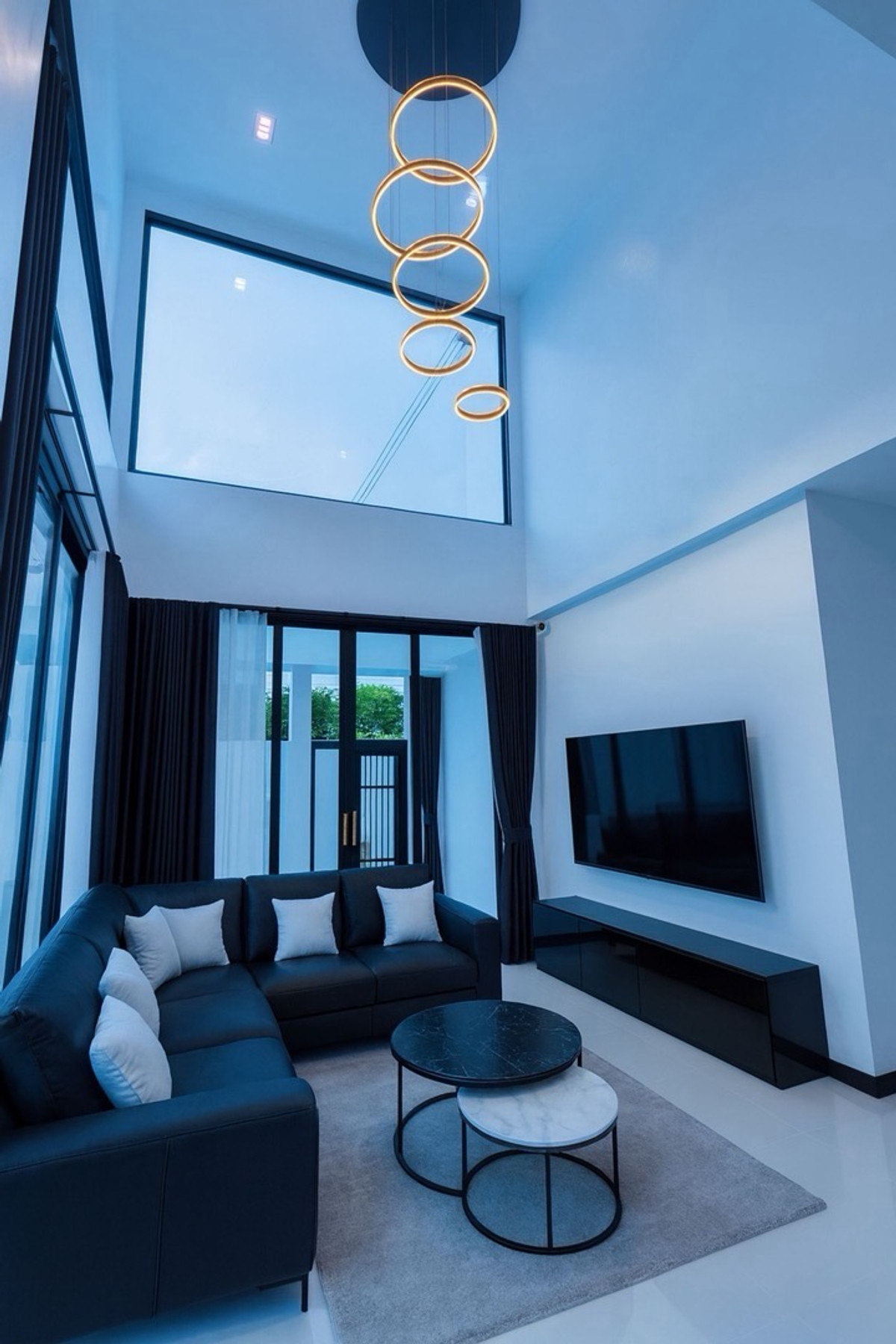 ทาวน์โฮมเลียบทางด่วนรามอินทรา : ให้เช่า / ขายบ้านเดี่ยว 3 ชั้น Town in Town บ้านสร้างใหม่ หลังมุมเป็นส่วนตัว พื้นที่ใช้สอย 310 ตร.ม ใกล้ทางด่วน