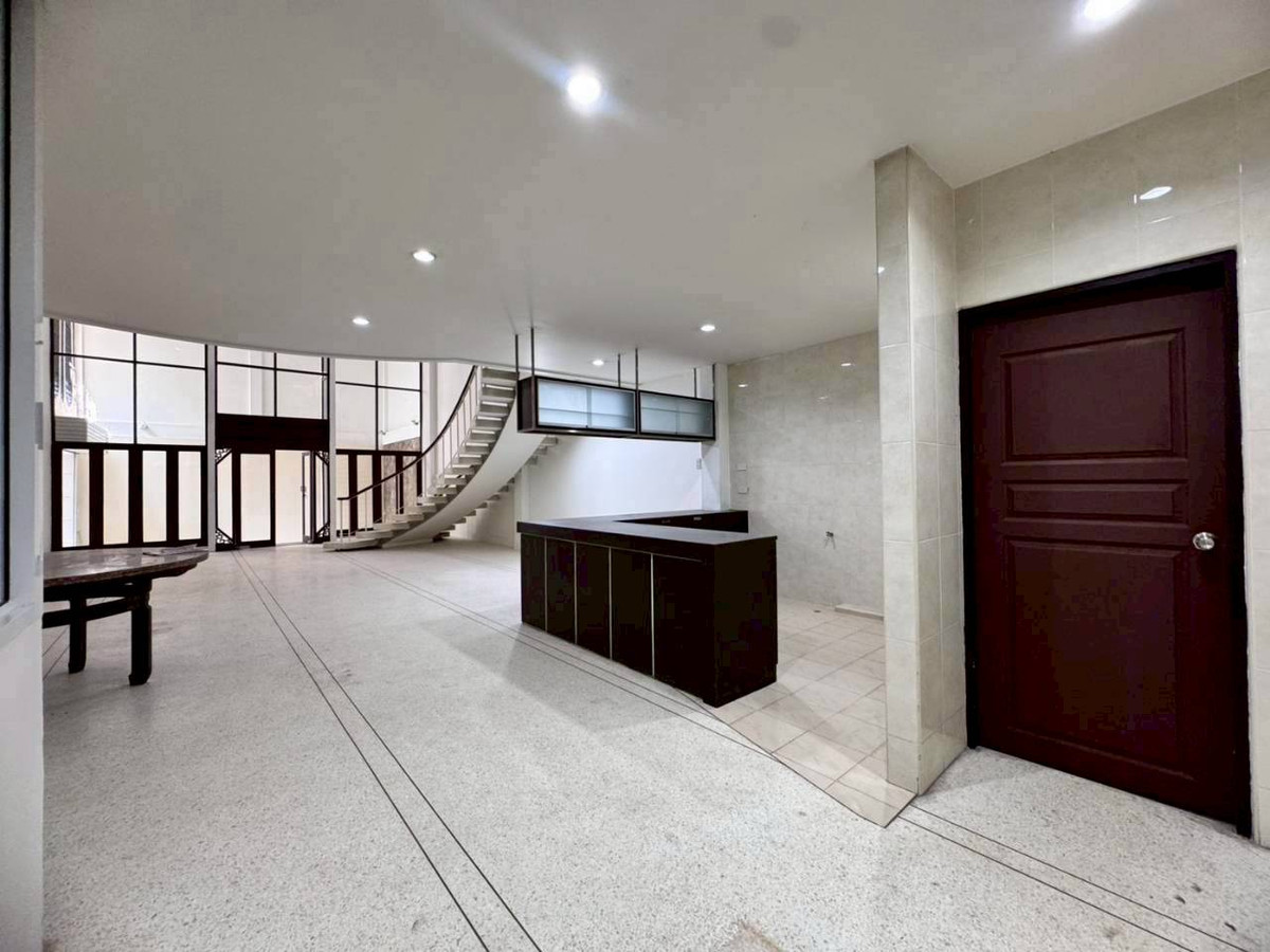 ขายอาคารพาณิชย์สยาม จุฬา สามย่าน : ขายด่วน ทาวน์เฮ้าส์ 7 ชั้น ย่านสยาม บรรทัดทอง พร้อมอยู่ (N.1989)