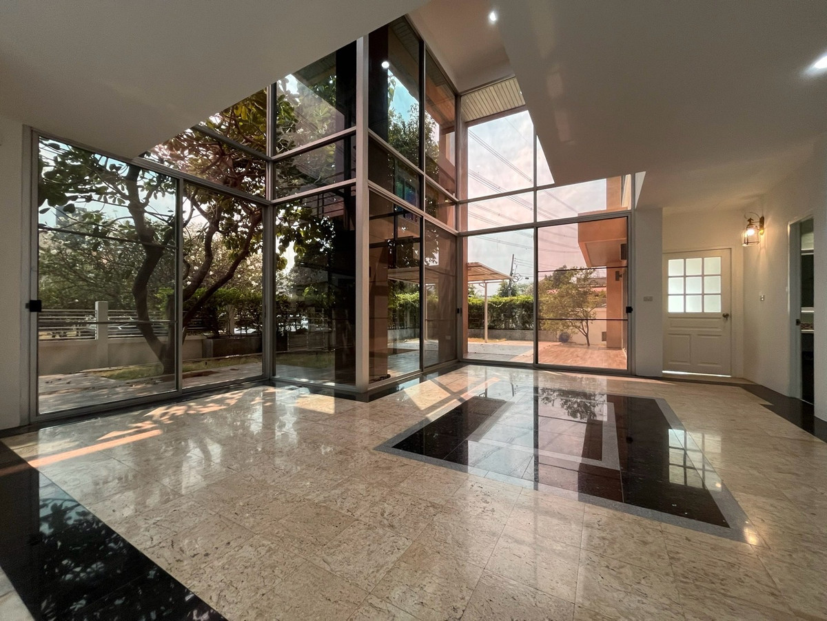 For SaleHouseBang Sue, Wong Sawang, Tao Pun : For sale, 3-story detached house, completely renovated @ Prachachuen, Wong Sawang, Bang Sue, quality materials, elegant design, meets the needs of city people, near department stores. Its all done here, in one place.