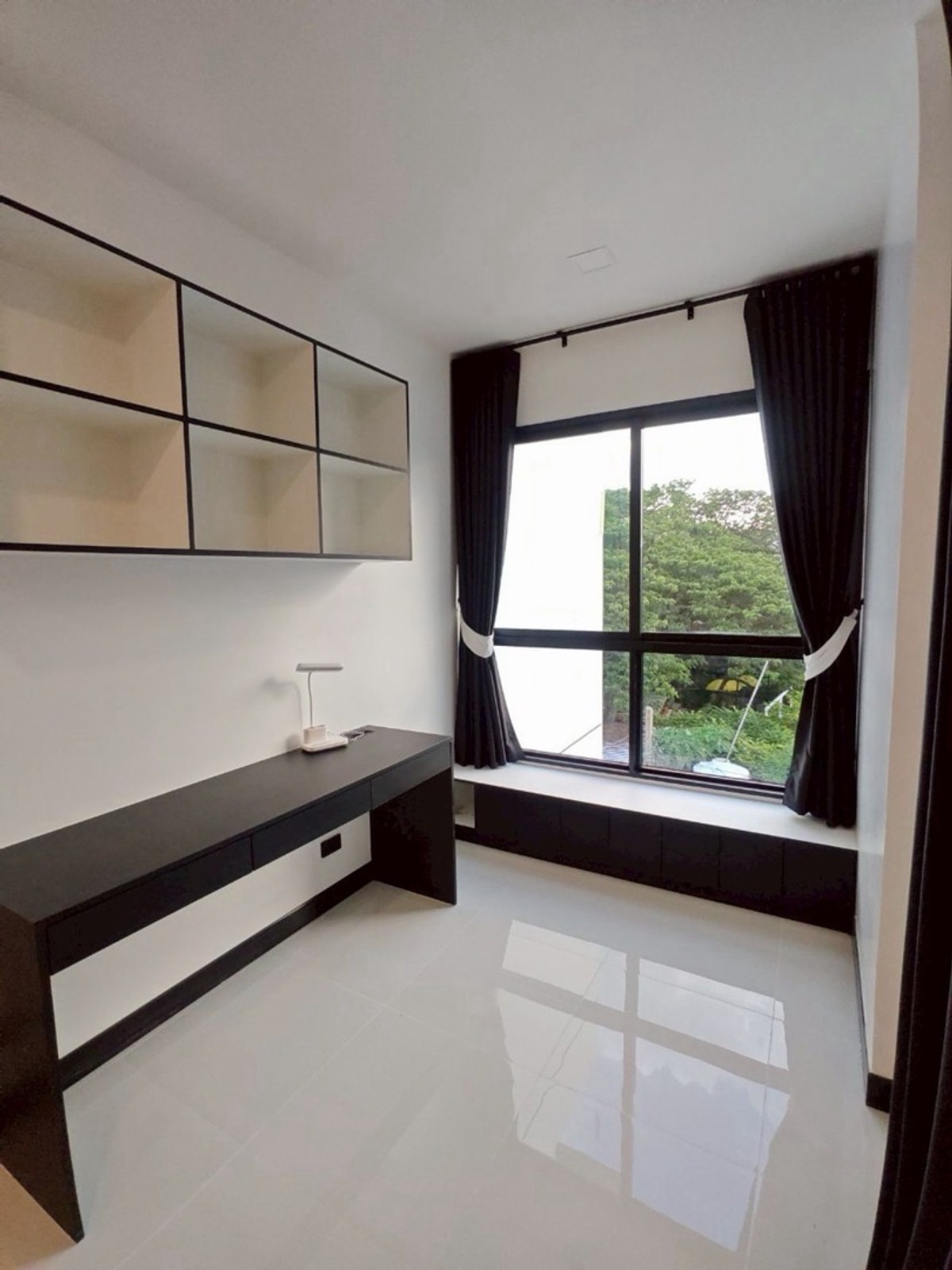 ทาวน์โฮมเลียบทางด่วนรามอินทรา : ให้เช่า / ขายบ้านเดี่ยว 3 ชั้น Town in Town บ้านสร้างใหม่ หลังมุมเป็นส่วนตัว พื้นที่ใช้สอย 310 ตร.ม ใกล้ทางด่วน