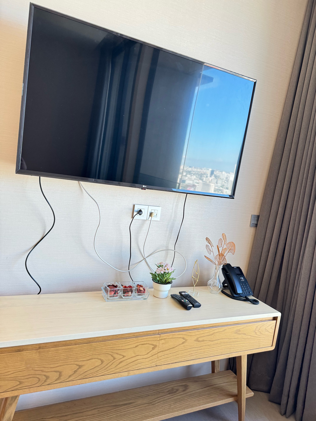 ให้เช่าคอนโดสุขุมวิท อโศก ทองหล่อ : The Esse Asoke 1 Bedroom 1 Bathroom 45 Sqm. Best Price!!