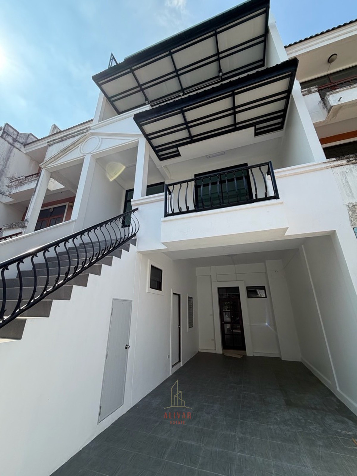 For RentTownhomeBangna, Bearing, Lasalle : RH020826 Townhome for rent, 4 floors, 7 bedrooms, Bangna area, near Bitec and BTS.