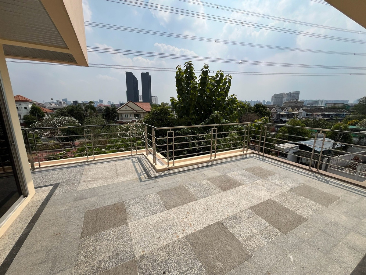 For SaleHouseBang Sue, Wong Sawang, Tao Pun : For sale, 3-story detached house, completely renovated @ Prachachuen, Wong Sawang, Bang Sue, quality materials, elegant design, meets the needs of city people, near department stores. Its all done here, in one place.