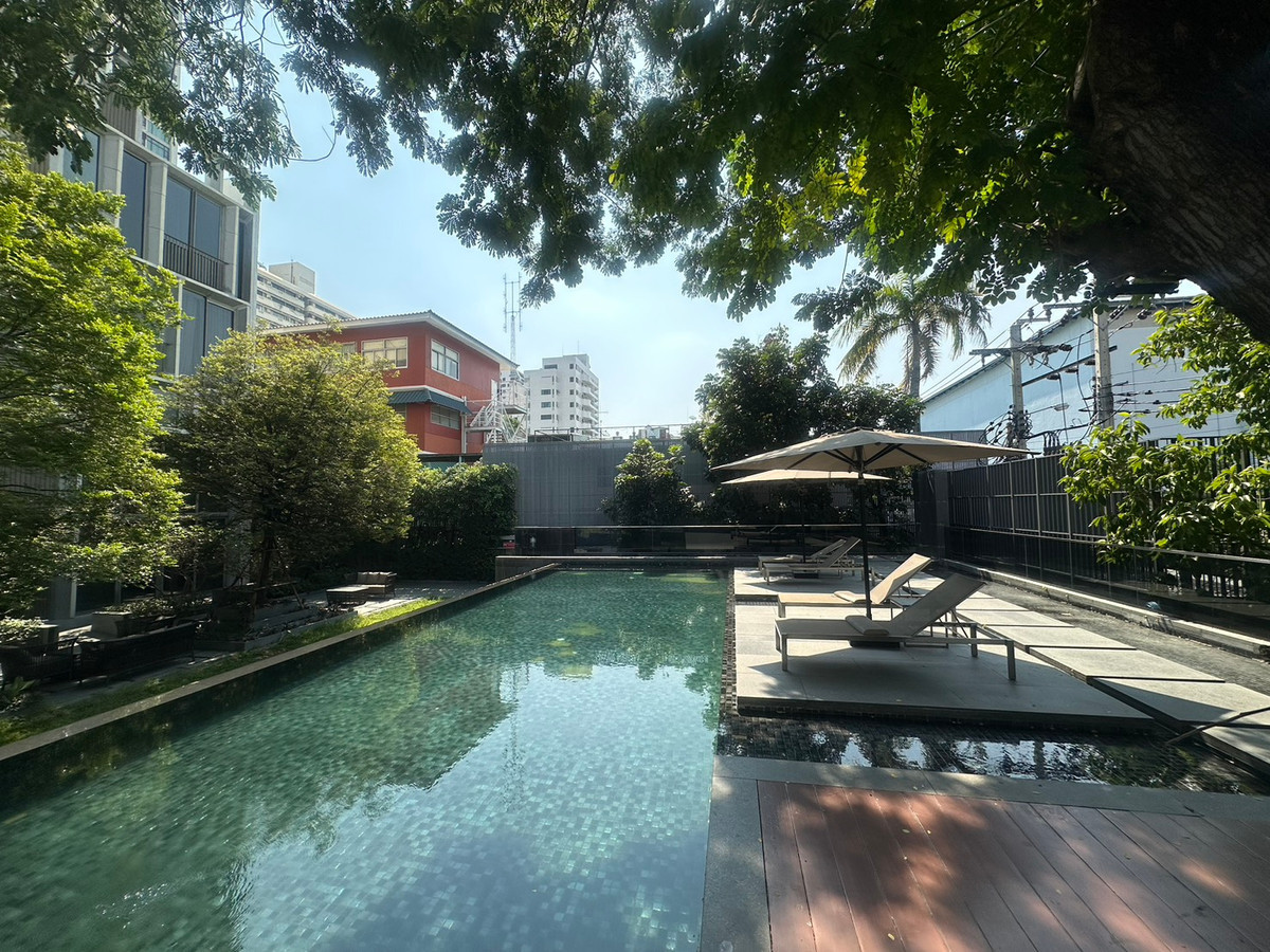 For RentTownhomeSukhumvit, Asoke, Thonglor : RH020526 For rent, 4-story townhouse, 4 bedrooms at Quarter 39, Sukhumvit 39, near BTS Phrom Phong.