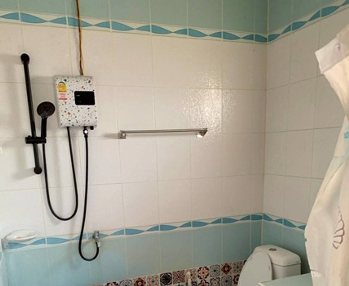 ขายบ้านโคราช นครราชสีมา : บ้านพร้อมที่ดินขนาดใหญ่ 1 ไร่ 3 งาน 97.9 ตารางวา (รวม 797.9 ตารางวา) ในตำบลจอหอ เมืองนครราชสีมา ราคา 15,000,000 บาท