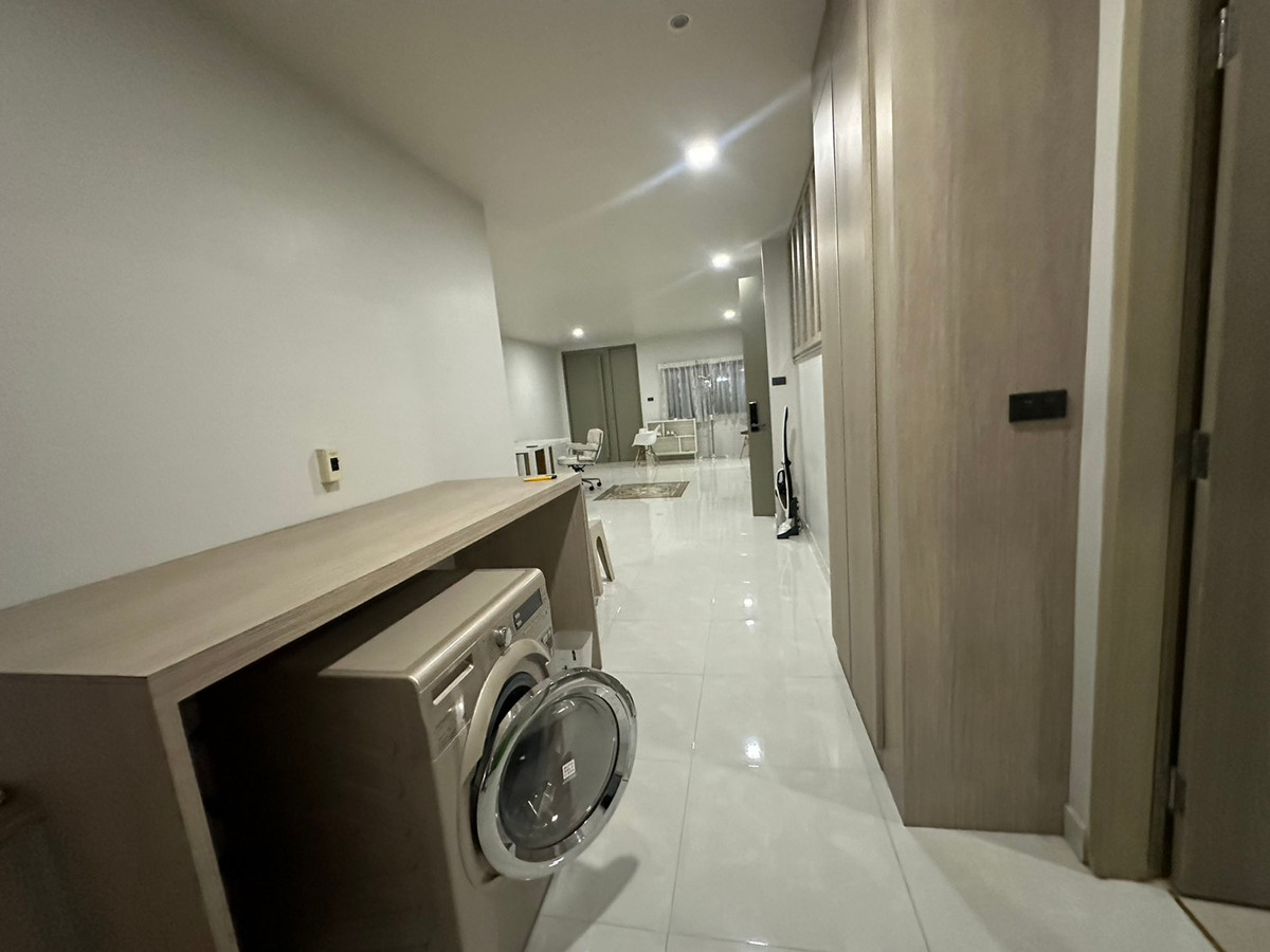 For RentTownhomeSukhumvit, Asoke, Thonglor : RH020526 For rent, 4-story townhouse, 4 bedrooms at Quarter 39, Sukhumvit 39, near BTS Phrom Phong.
