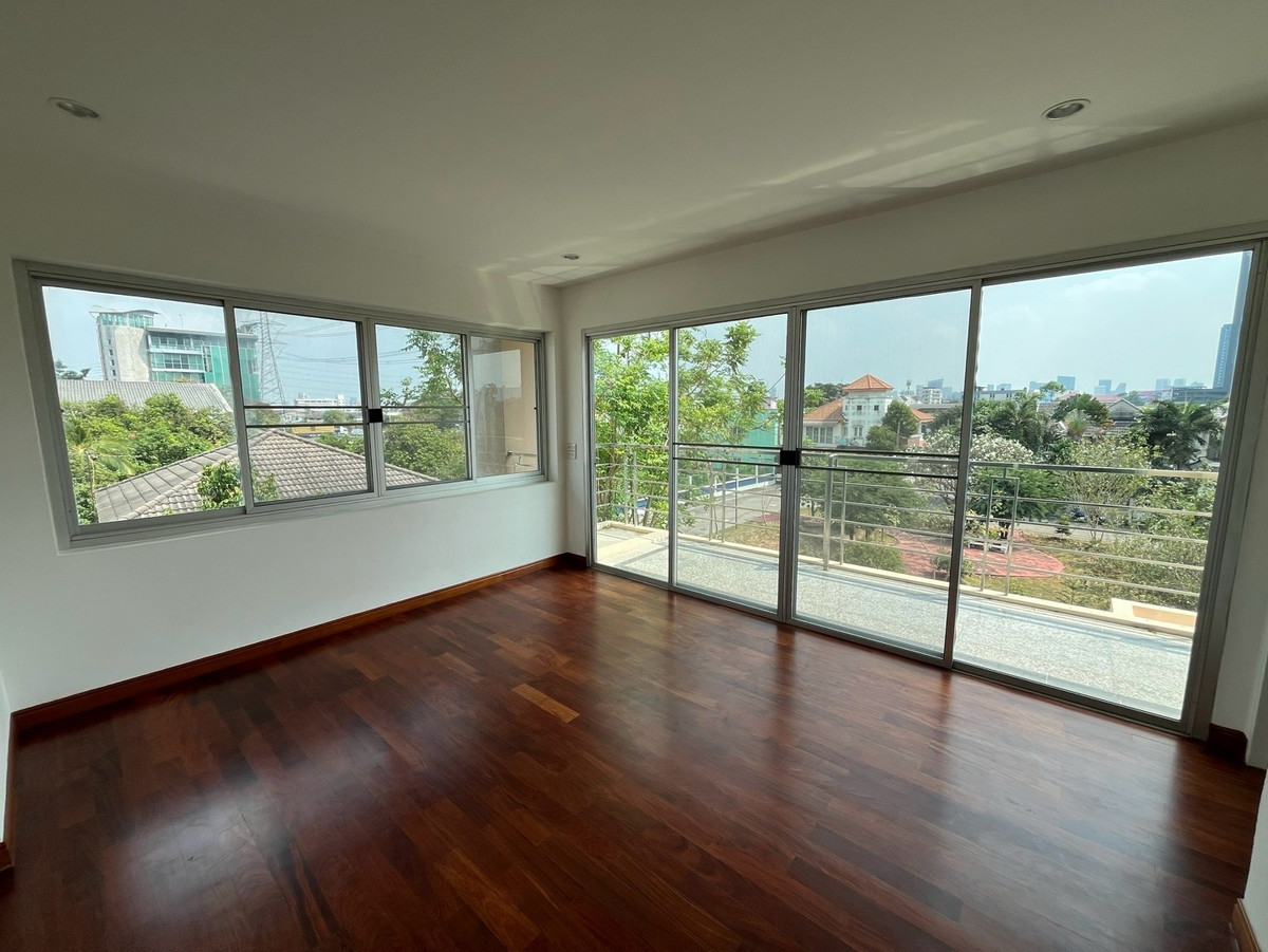 For SaleHouseBang Sue, Wong Sawang, Tao Pun : For sale, 3-story detached house, completely renovated @ Prachachuen, Wong Sawang, Bang Sue, quality materials, elegant design, meets the needs of city people, near department stores. Its all done here, in one place.