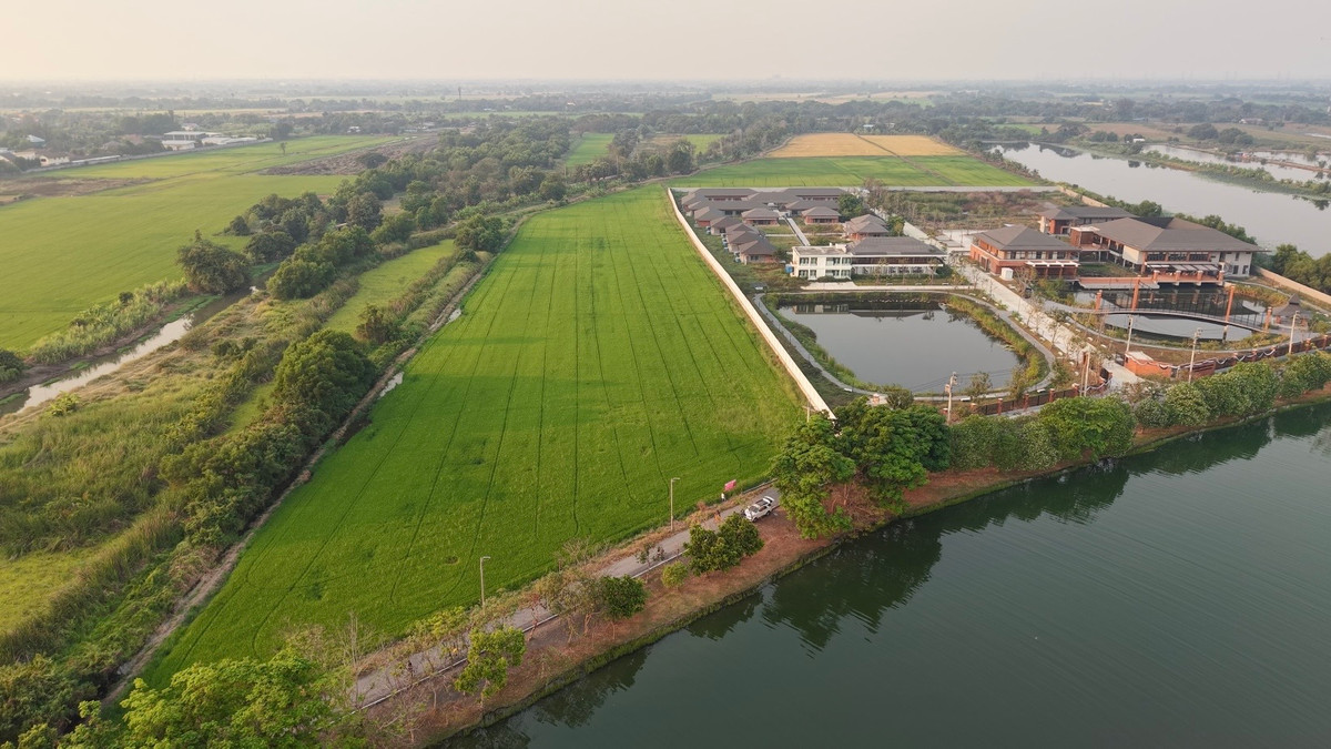 For SaleLandMin Buri, Romklao : Land for sale next to Wareepirom Park pond. Pracha Ruamjai 47, Wat Sukjai, very good atmosphere 🍃🏝️