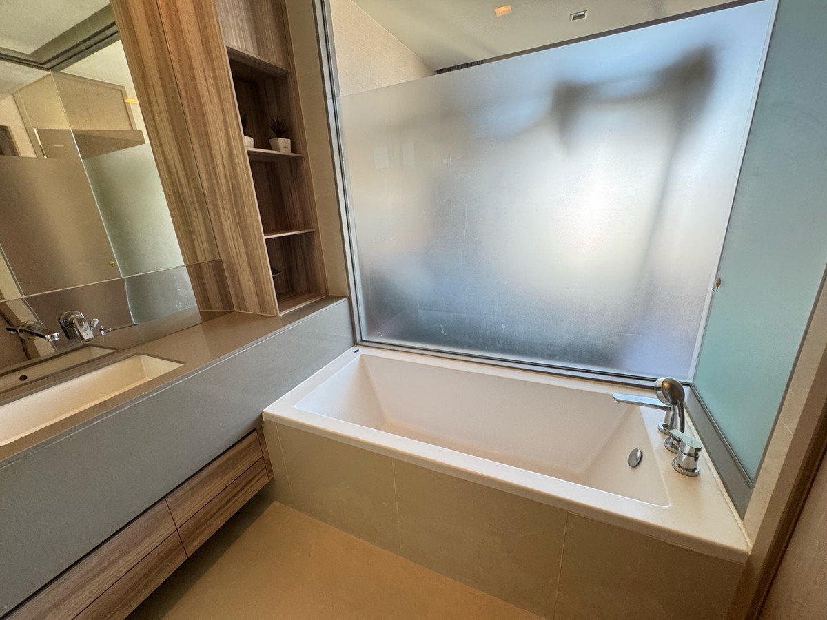 ให้เช่าคอนโดสุขุมวิท อโศก ทองหล่อ : The Esse Asoke 1 Bedroom 1 Bathroom 45 Sqm. Best Price!!