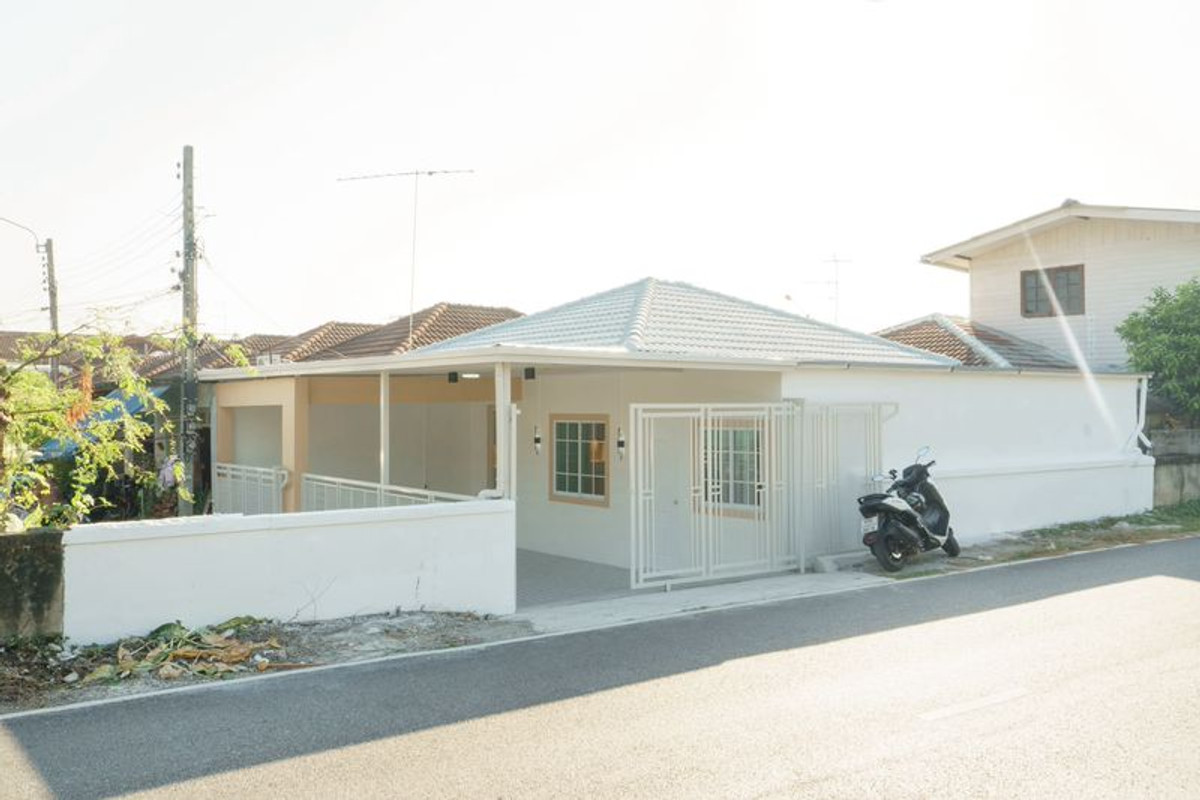 ขายทาวน์โฮมนนทบุรี บางใหญ่ บางบัวทอง : ขายทาวน์เฮ้าส์ชั้นเดียว หลังมุม หมู่บ้านพฤกษา 3 ทำเลทองสำหรับการค้าขาย เข้า-ออกได้ 2 ทาง ติดถนนเลียบคลองนายบาง ทำเลนี้หาไม่ได้อีกแล้ว! ขายทาวน์เฮ้าส์ชั้นเดียวหลังมุม พื้นที่กว้างขวางถึง 28 ตร.ว. ในหมู่บ้านพฤกษา 3 โดดเด่นด้วยทำเลศักยภาพที่สามารถค้าขายได้ ต