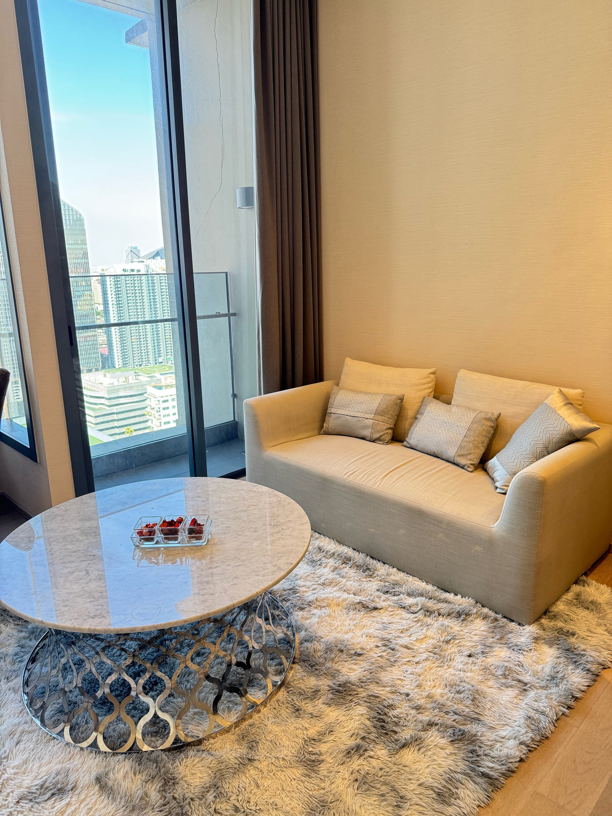 ให้เช่าคอนโดสุขุมวิท อโศก ทองหล่อ : The Esse Asoke 1 Bedroom 1 Bathroom 45 Sqm. Best Price!!