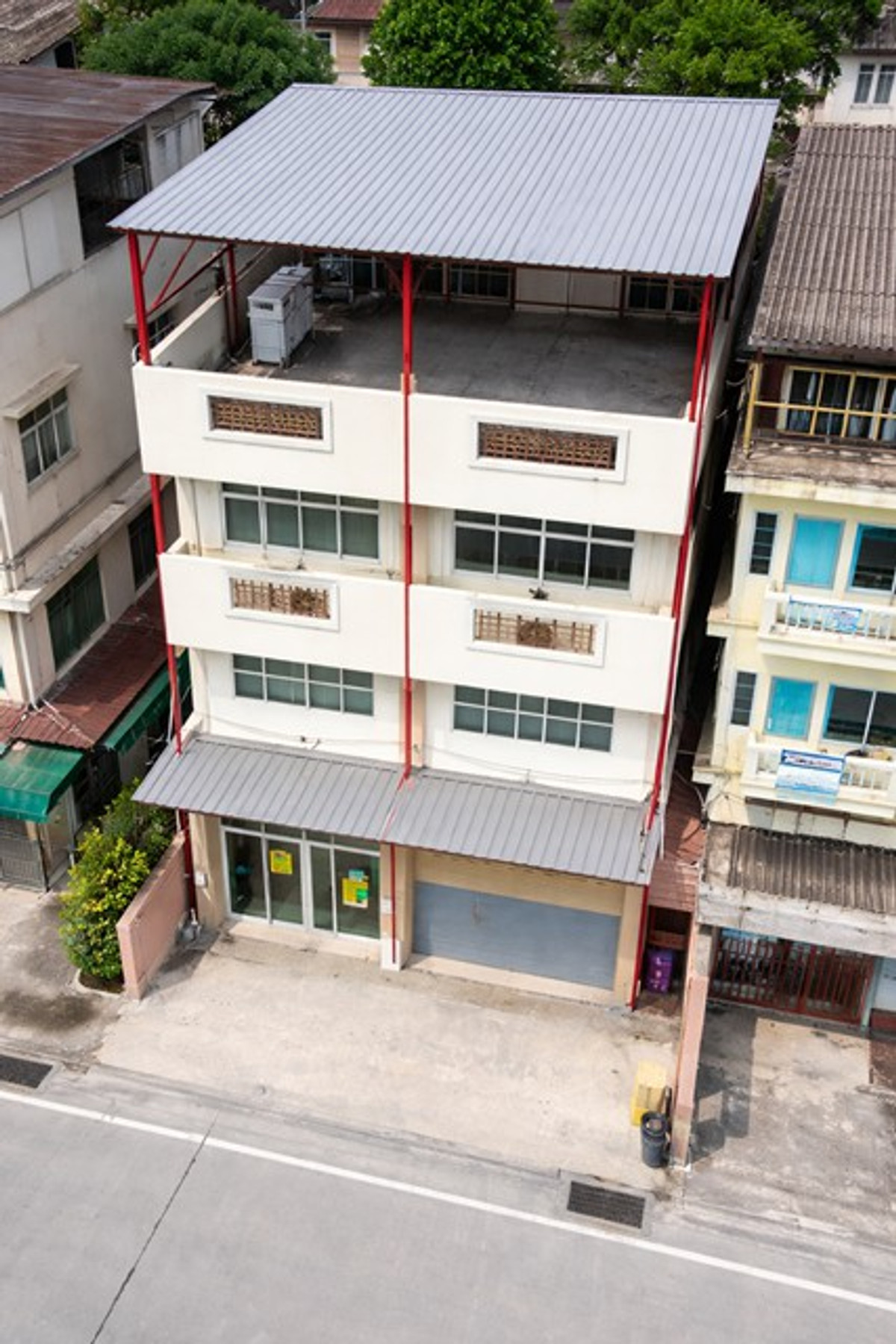 For RentShop HousePinklao, Charansanitwong : ThungMangkon Market 600 m. 17 sq.wa. 220 sq.m.near Boromm Road52-56 New Southern Bus Terminal 900 m.