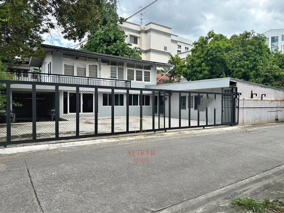 LandOnnut, Udomsuk : RH020726 for sale/rent house with land Location in the heart of the city, Sukhumvit 71 (Soi Pridi Banomyong)