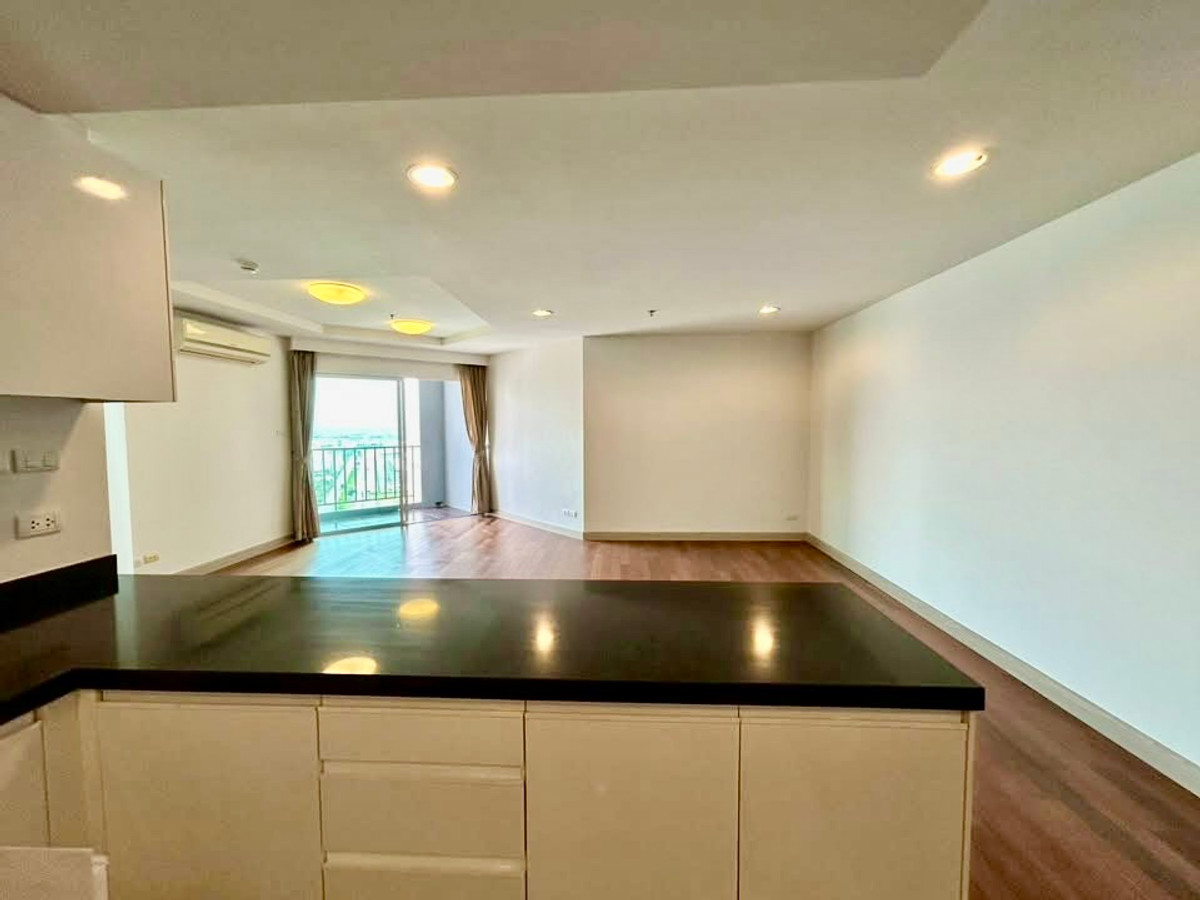 ขายคอนโดพระราม 9 เพชรบุรีตัดใหม่ RCA : ขายคอนโดหรูชั้นสูง วิวเมืองสวย ใจกลางพระราม 9 ที่ Belle Grand Rama 9 พร้อมวิวชั้น 39 ที่โปร่ง โล่ง และเป็นส่วนตัว เหมาะทั้งอยู่อาศัยเองหรือซื้อเพื่อการลงทุน